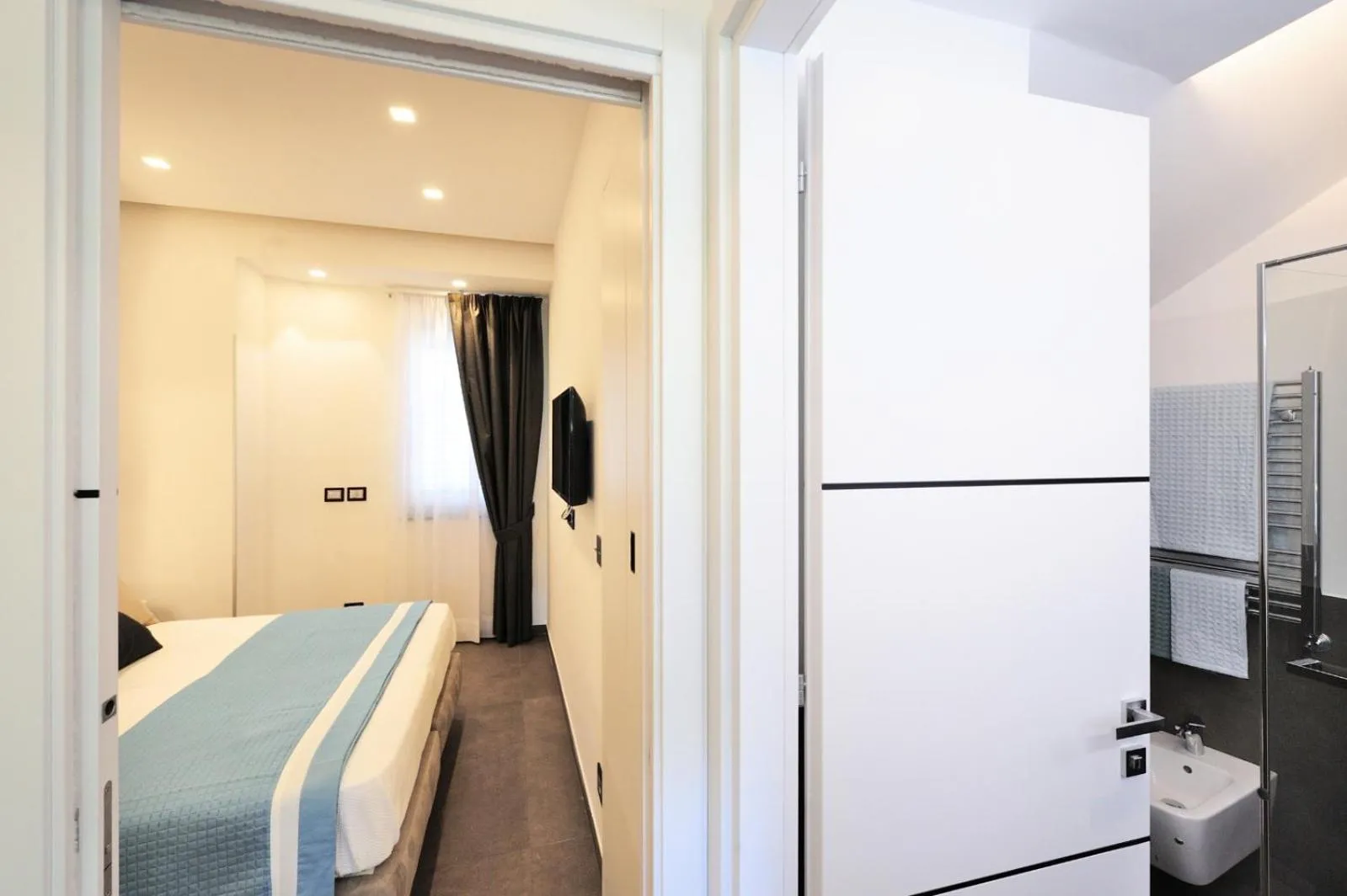 Bed in Amalfi Blu Retreat