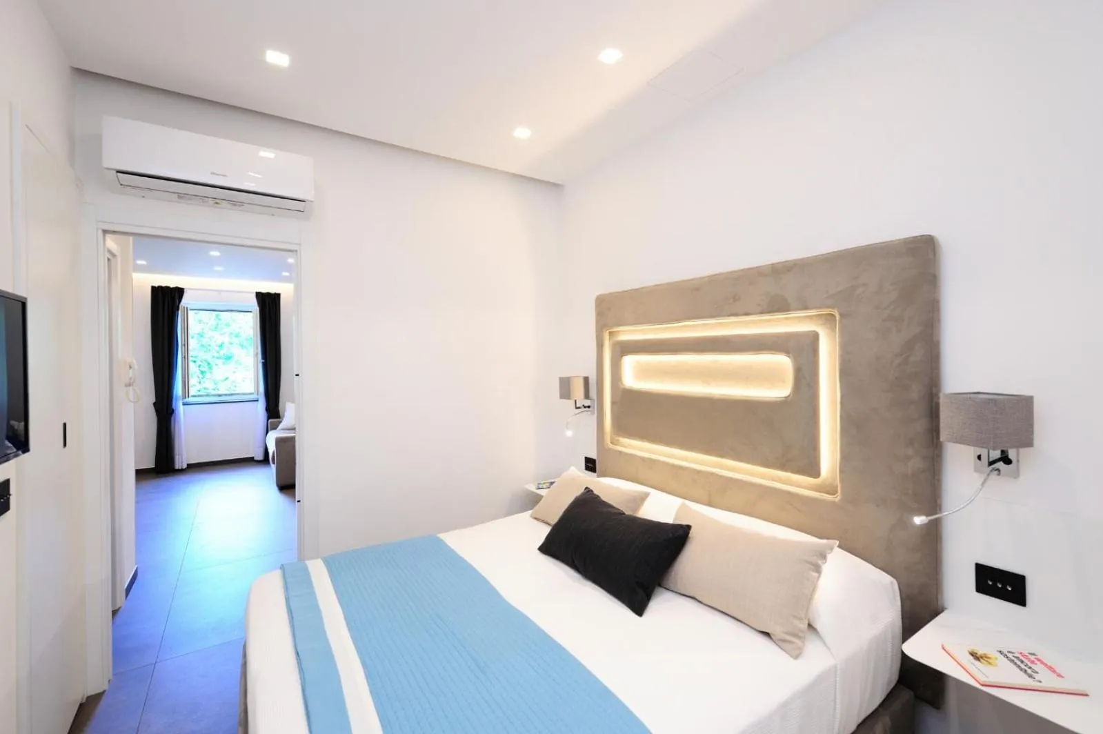 Bed in Amalfi Blu Retreat