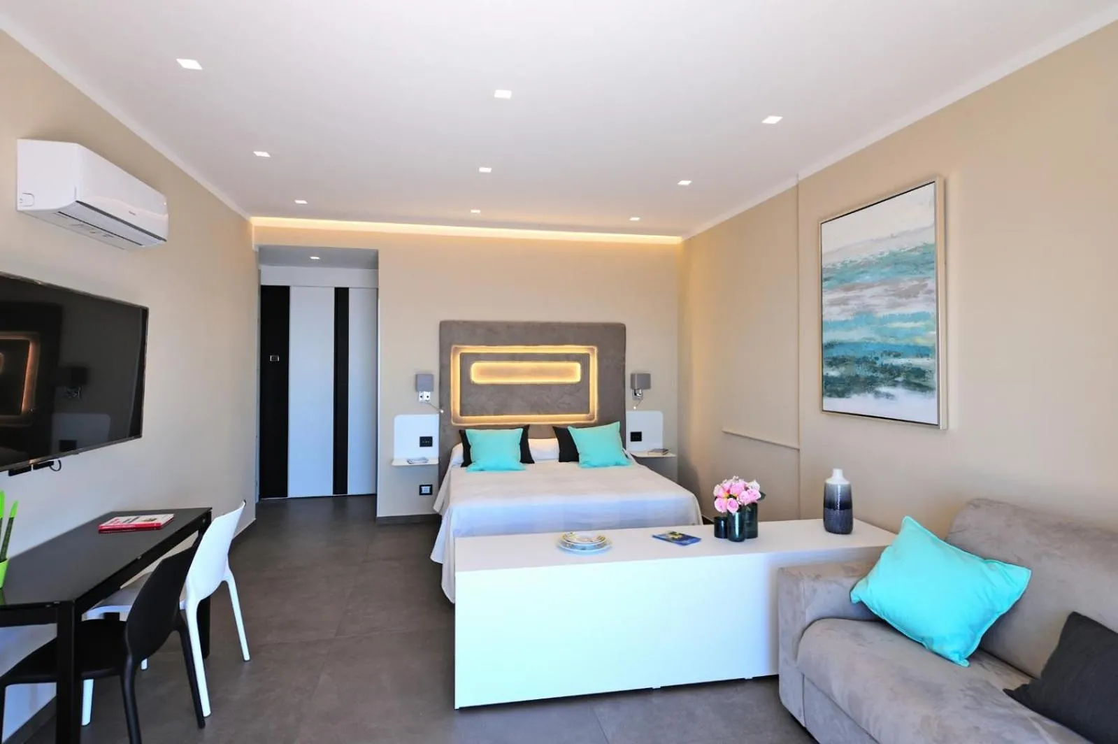 Bed in Amalfi Blu Retreat