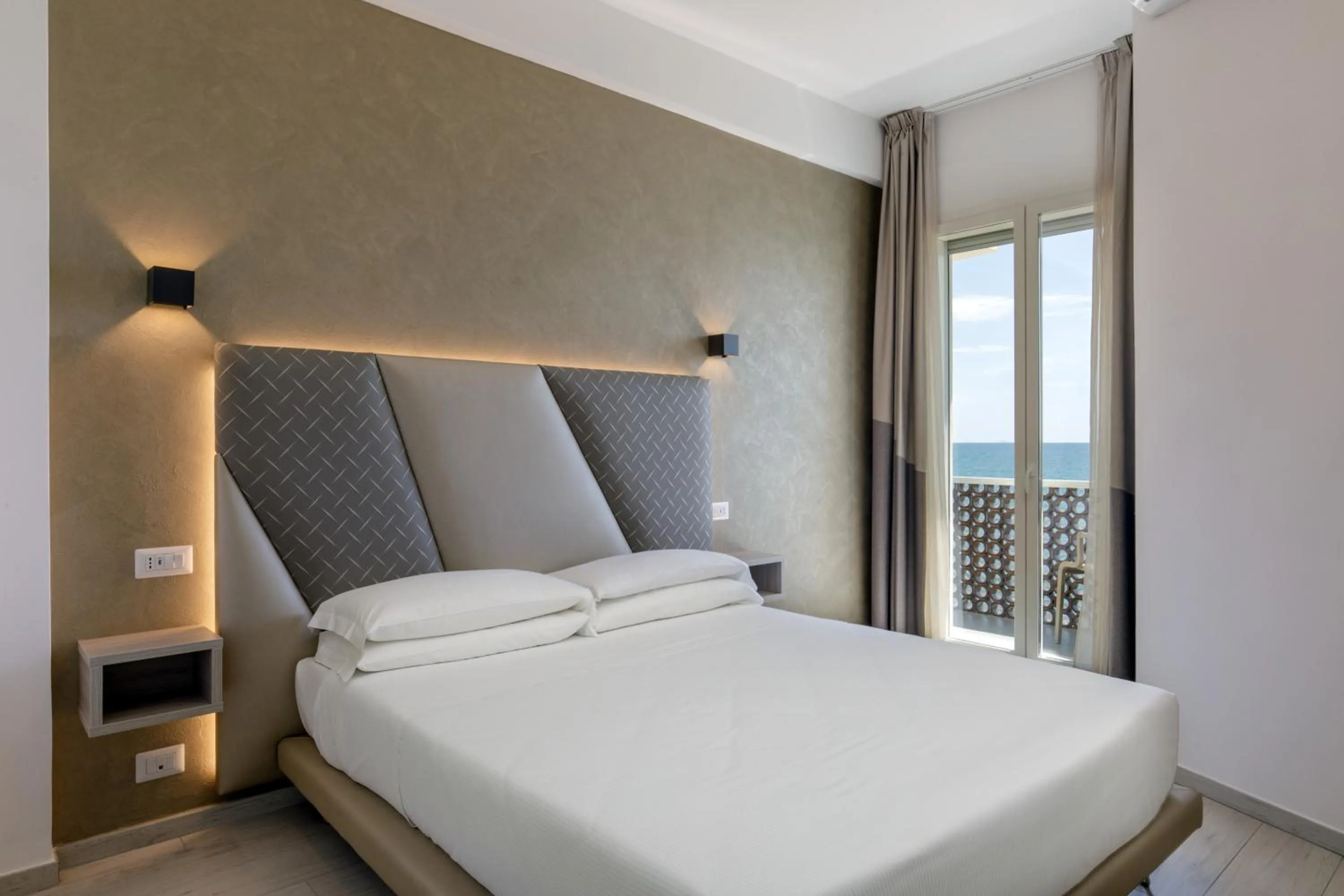 Bed in Hotel Tirreno