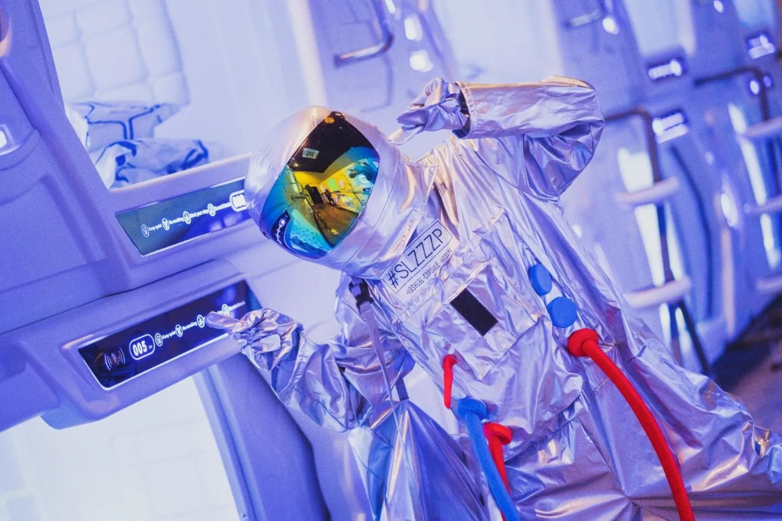 Hashtag.Capsule.Hostel