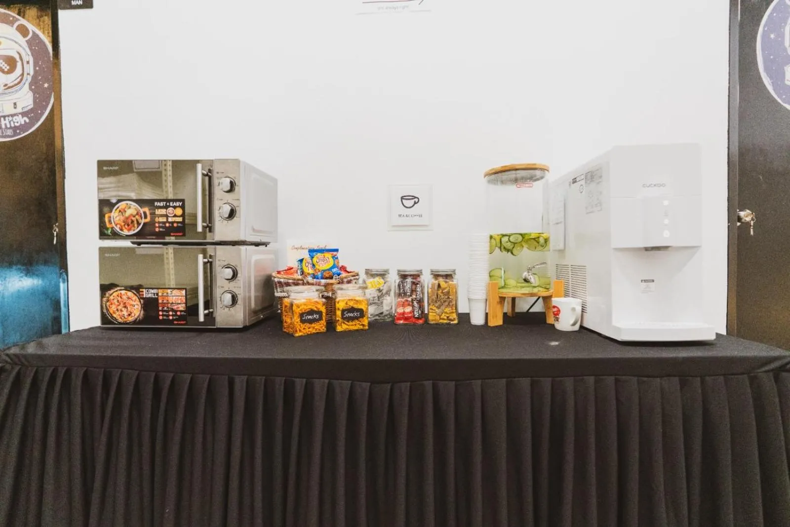 Hashtag.Capsule.Hostel