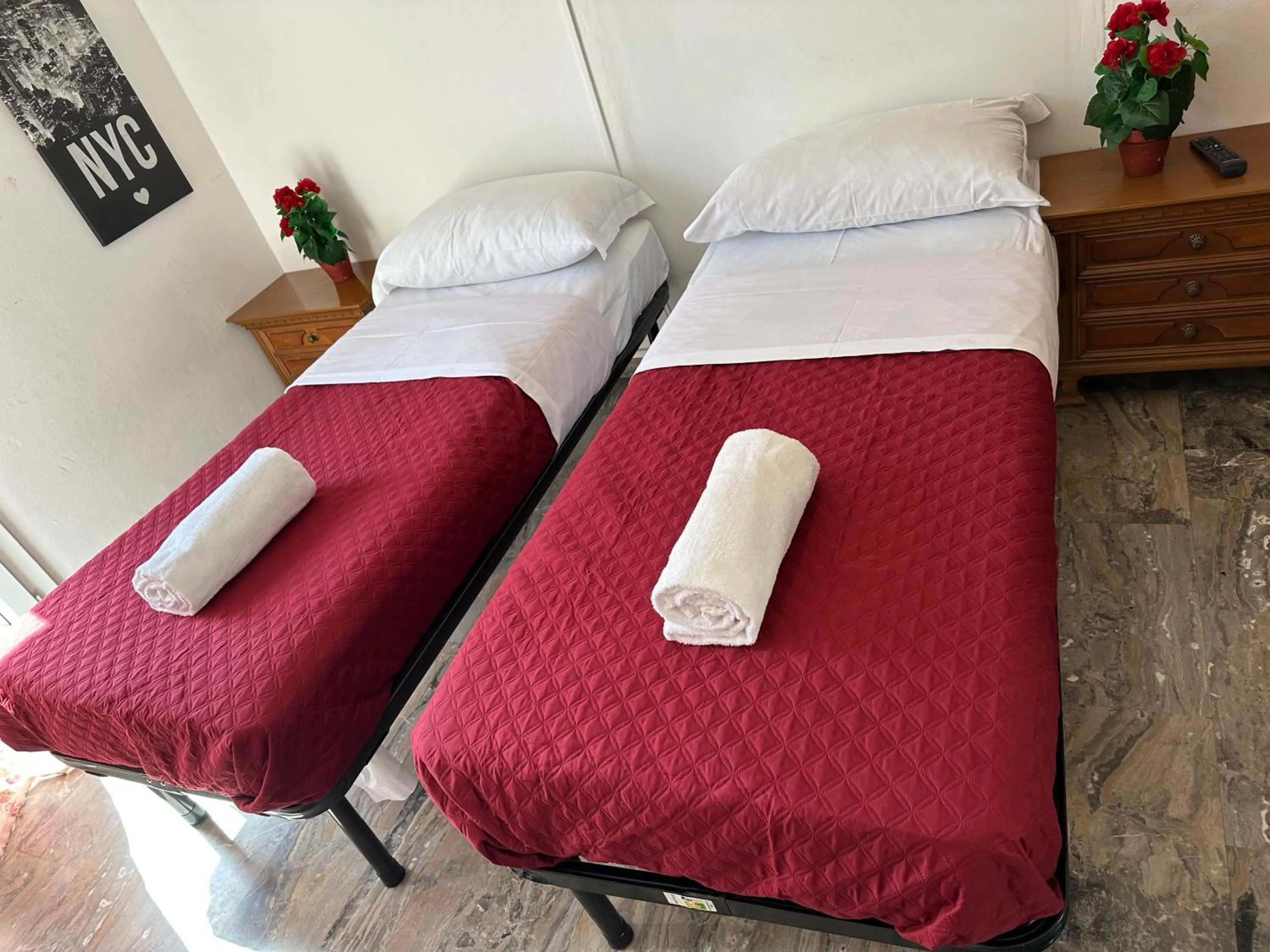 Property building, Bed in Venice Star House