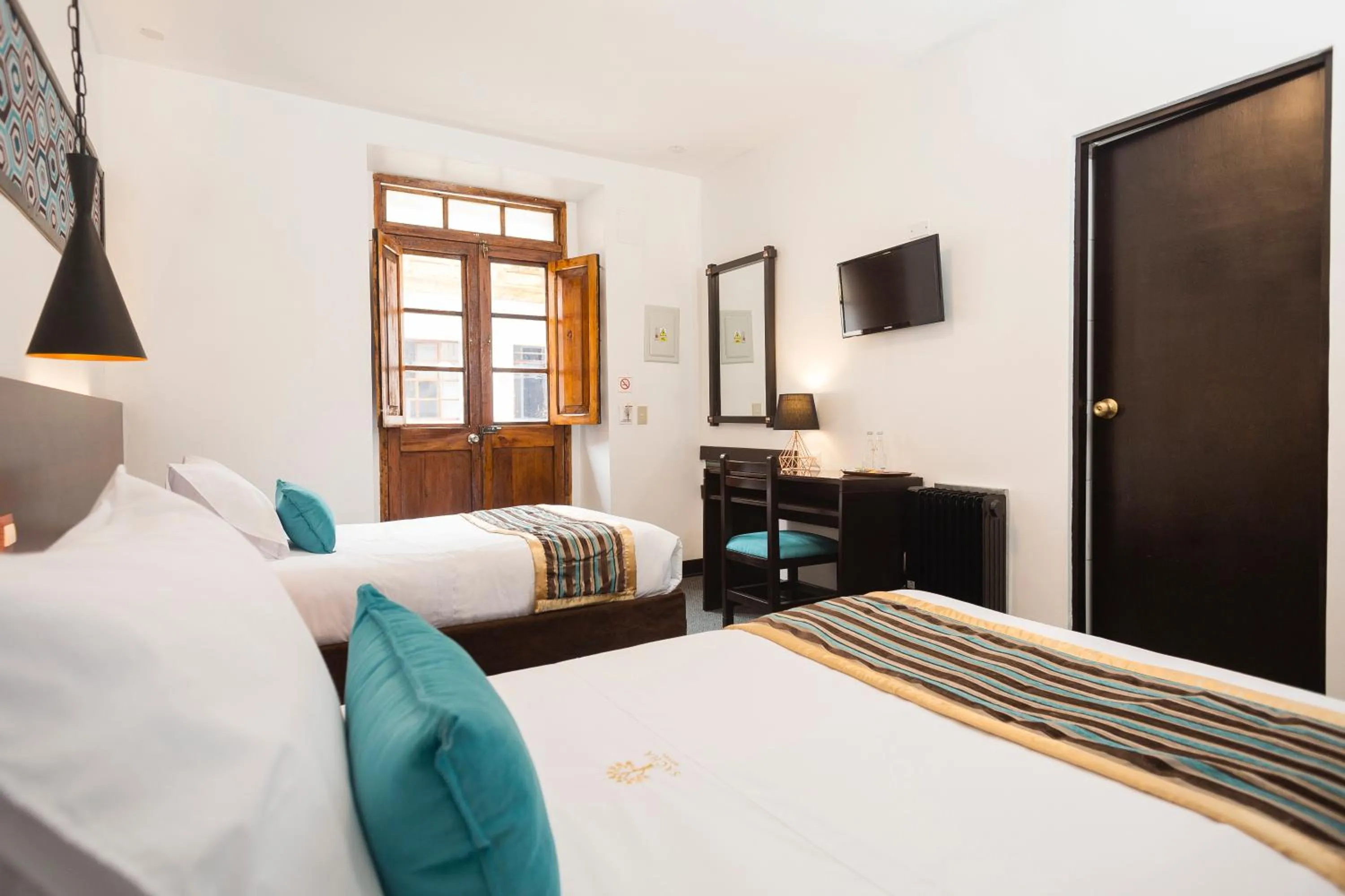 Photo of the whole room, Bed in SACHA Centric