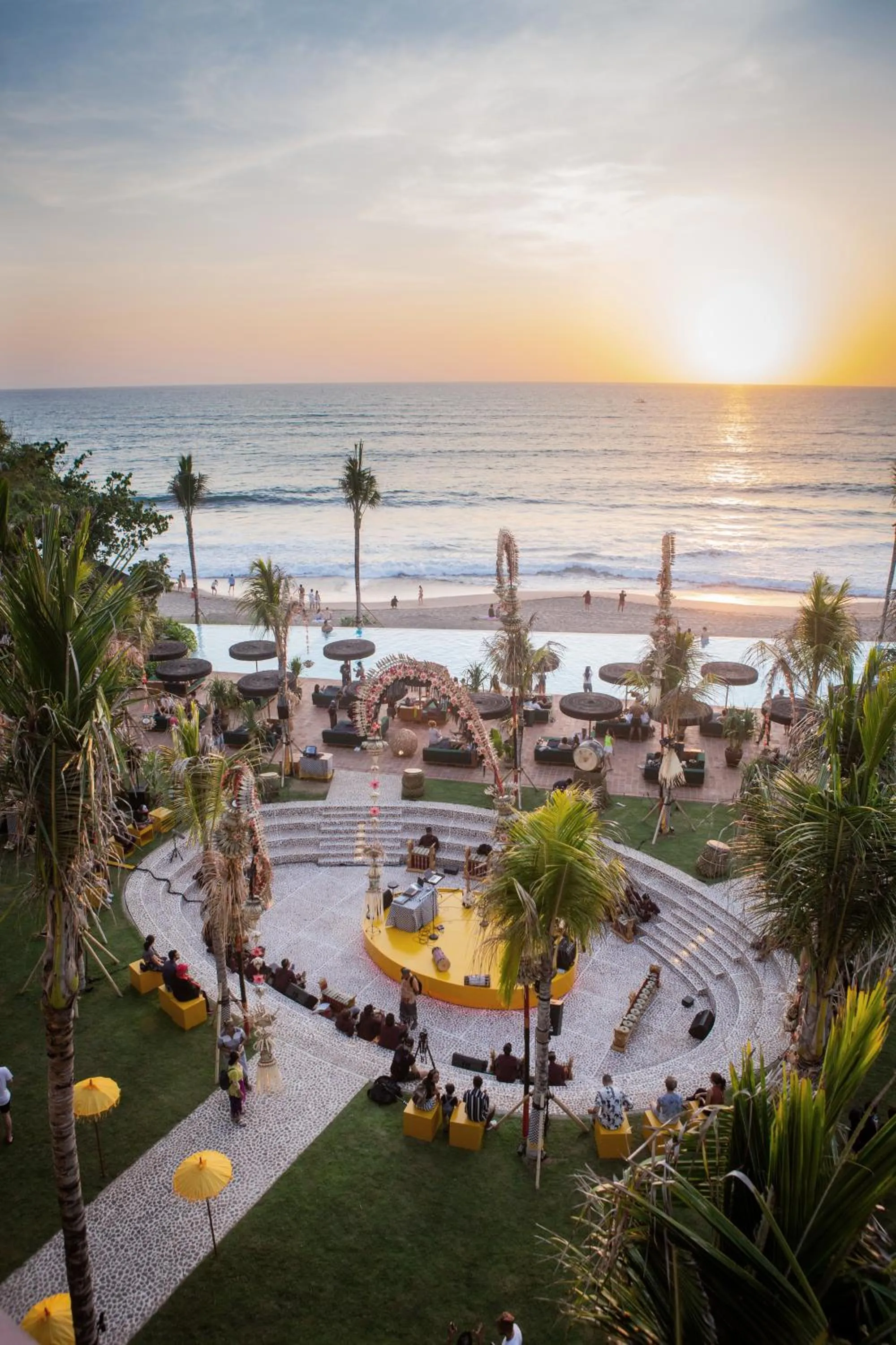 Restaurant/places to eat in Potato Head Suites & Studios