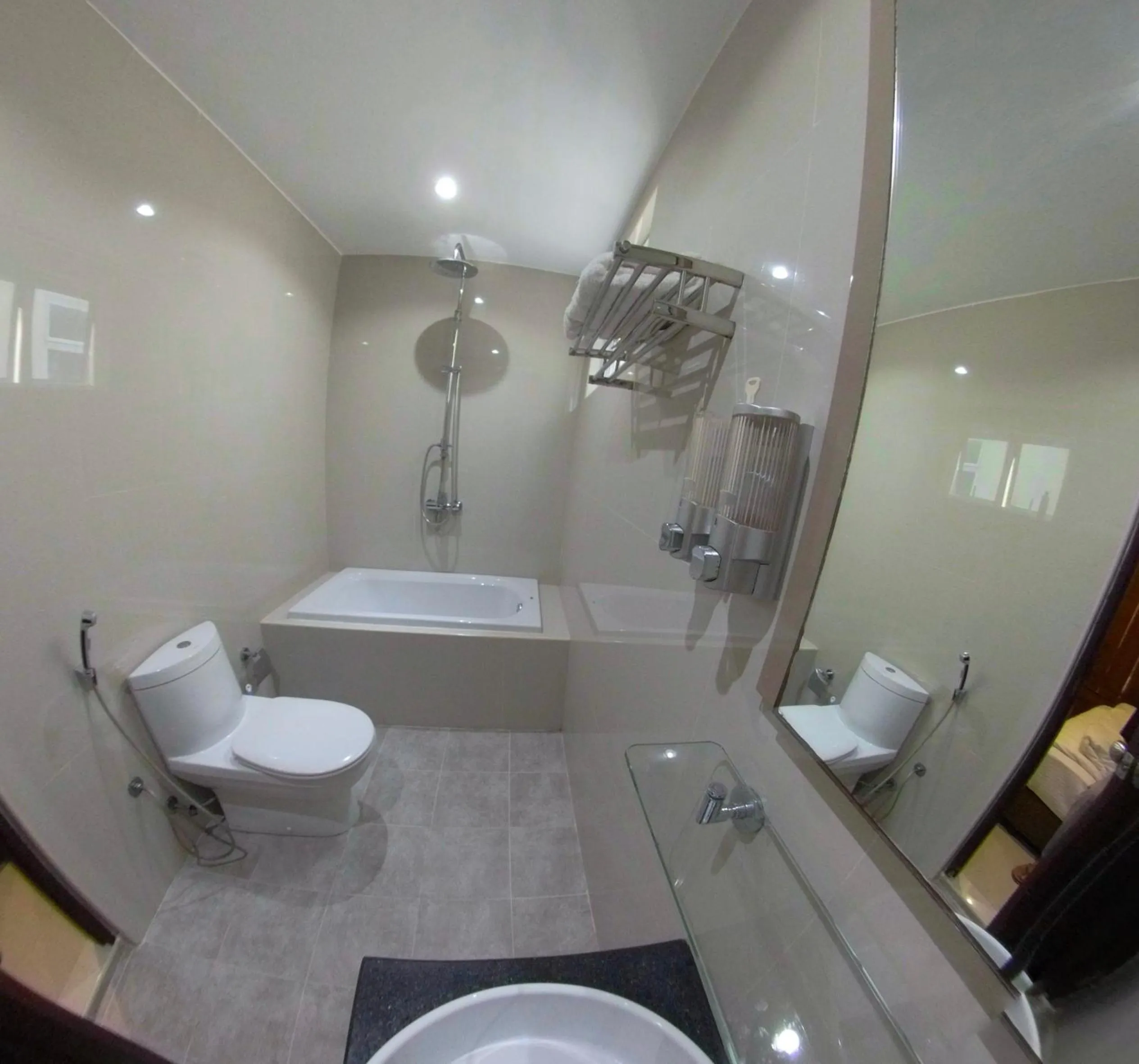 Hot Tub in CONTENTO RETREAT