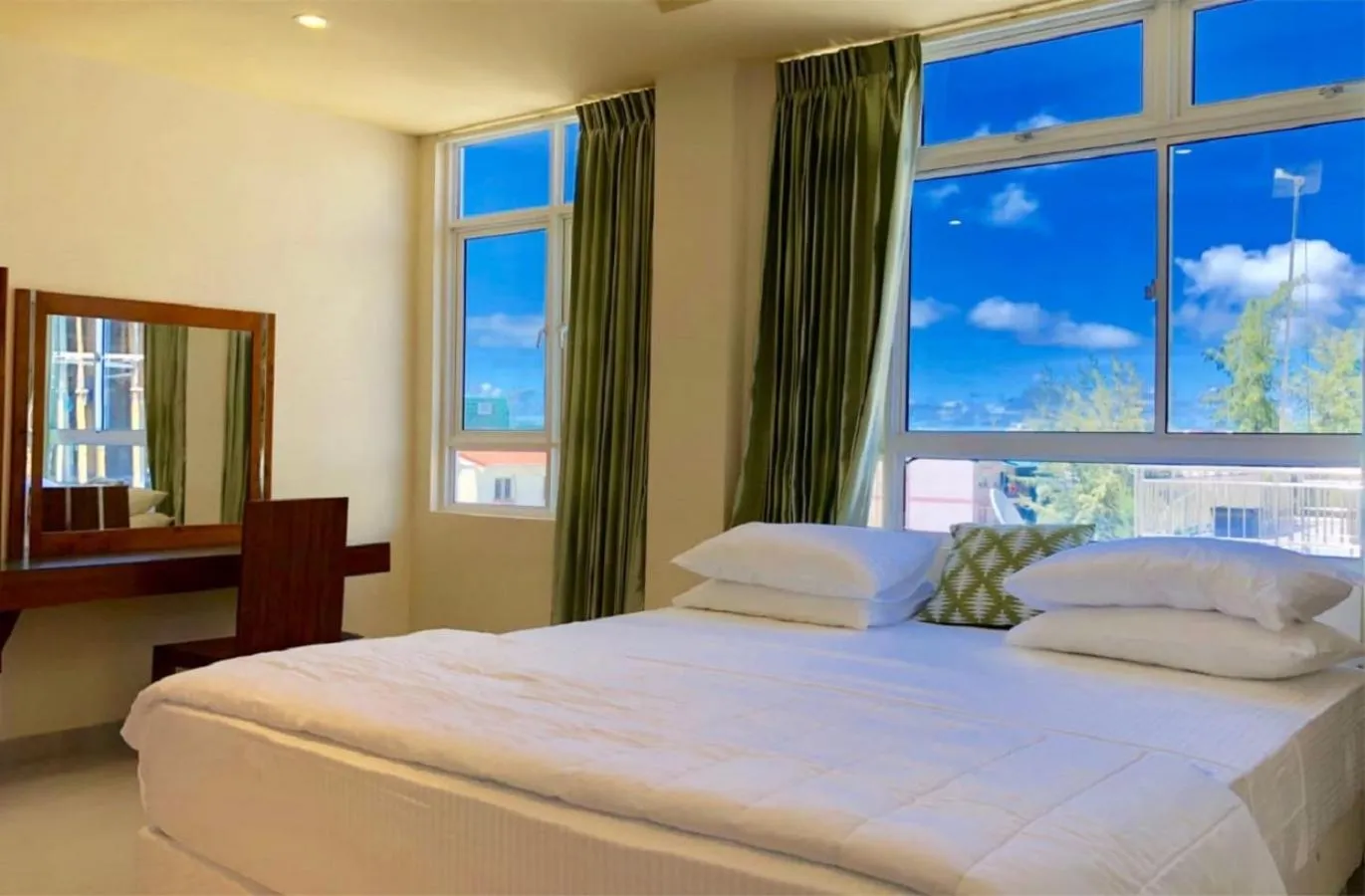 City view, Bed in CONTENTO RETREAT