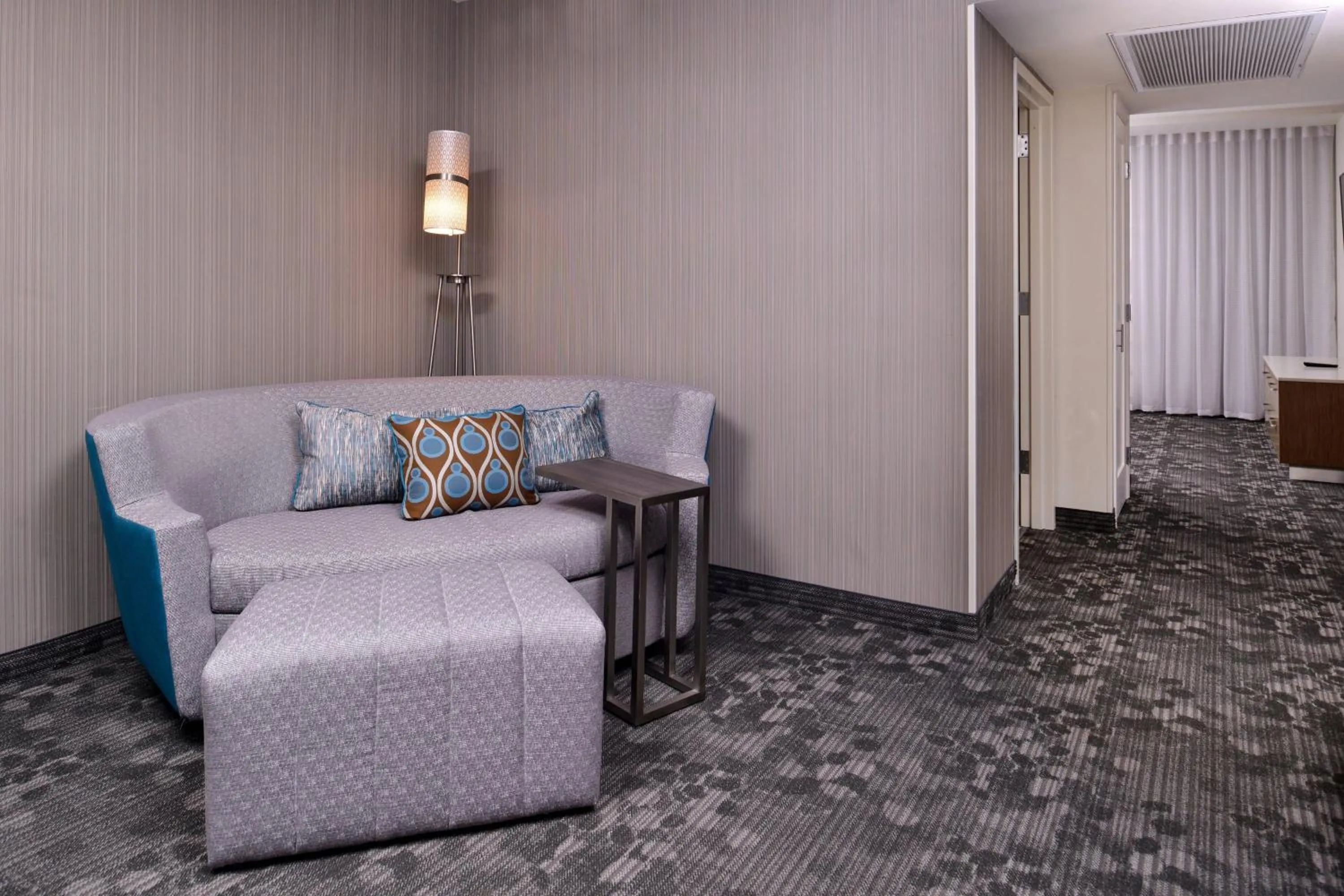 Photo of the whole room in Courtyard by Marriott Edina Bloomington