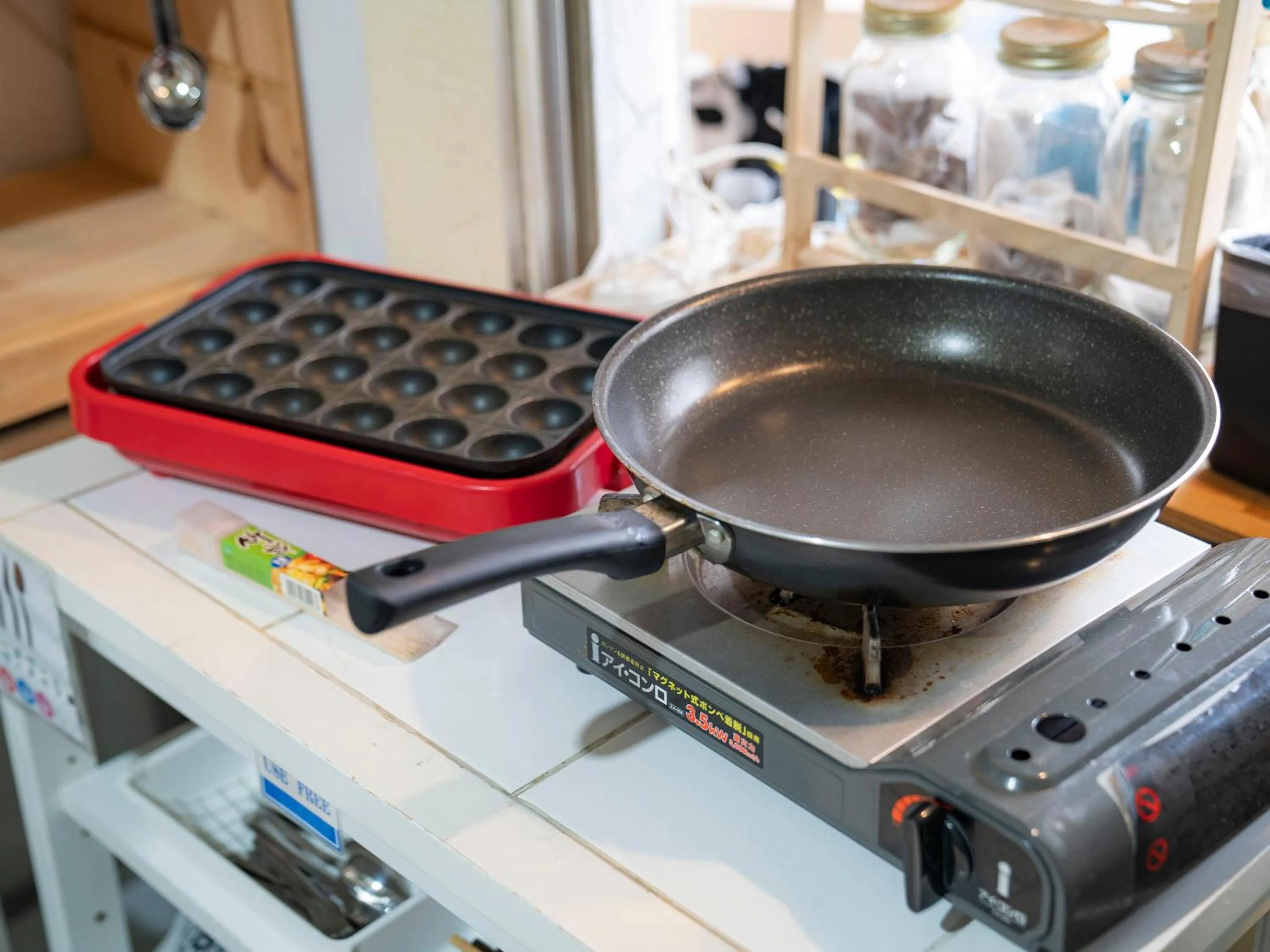 Kitchen or kitchenette in WE HOME HOTEL and KITCHEN 市川 船橋