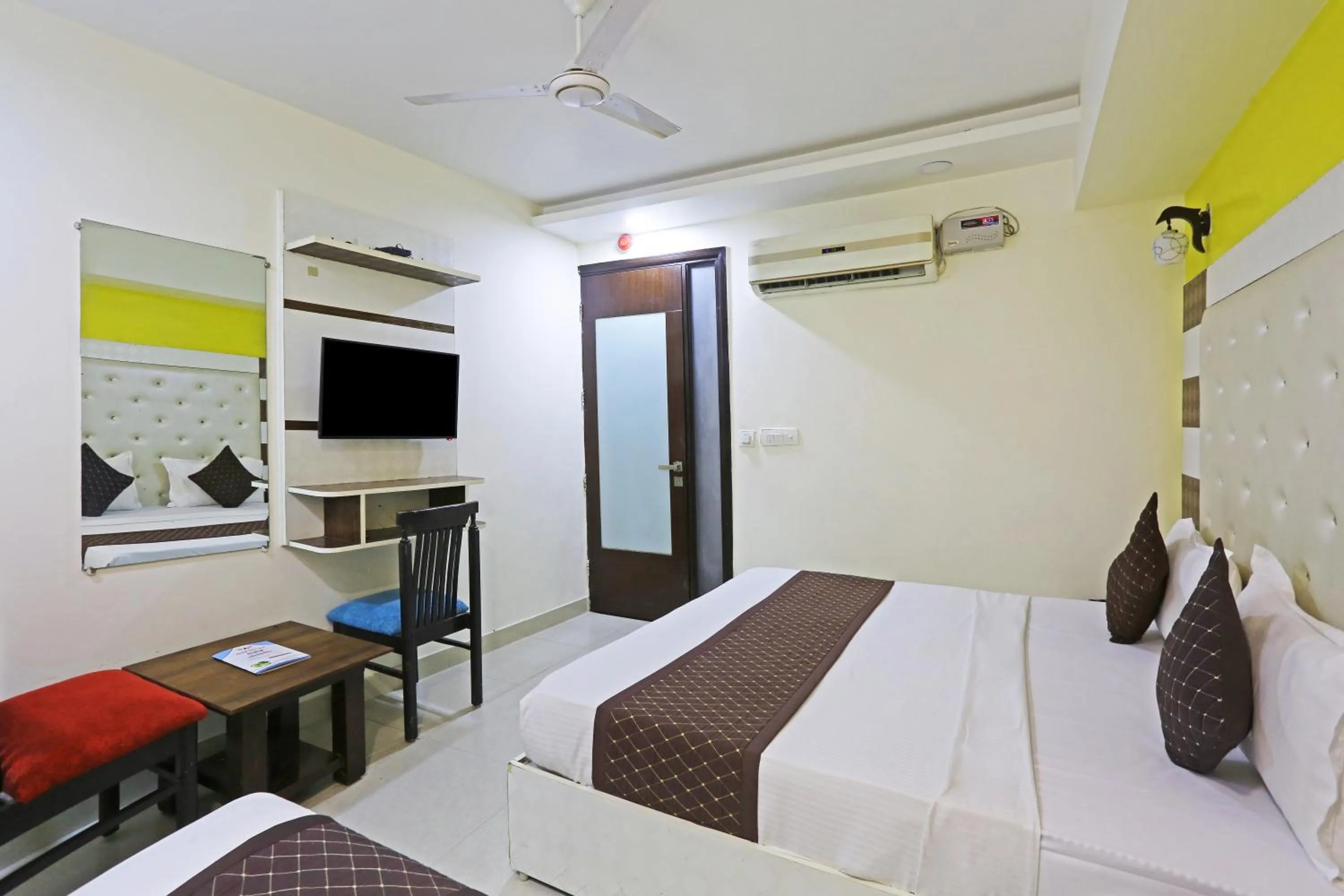 Bed in Hotel Star Inn-Near Delhi Airport