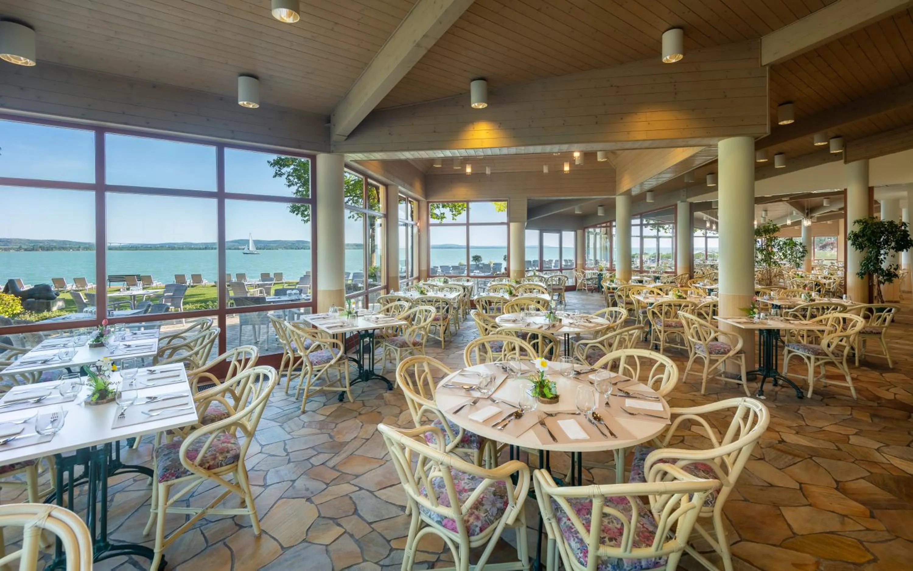 Restaurant/places to eat in Hotel Club Tihany