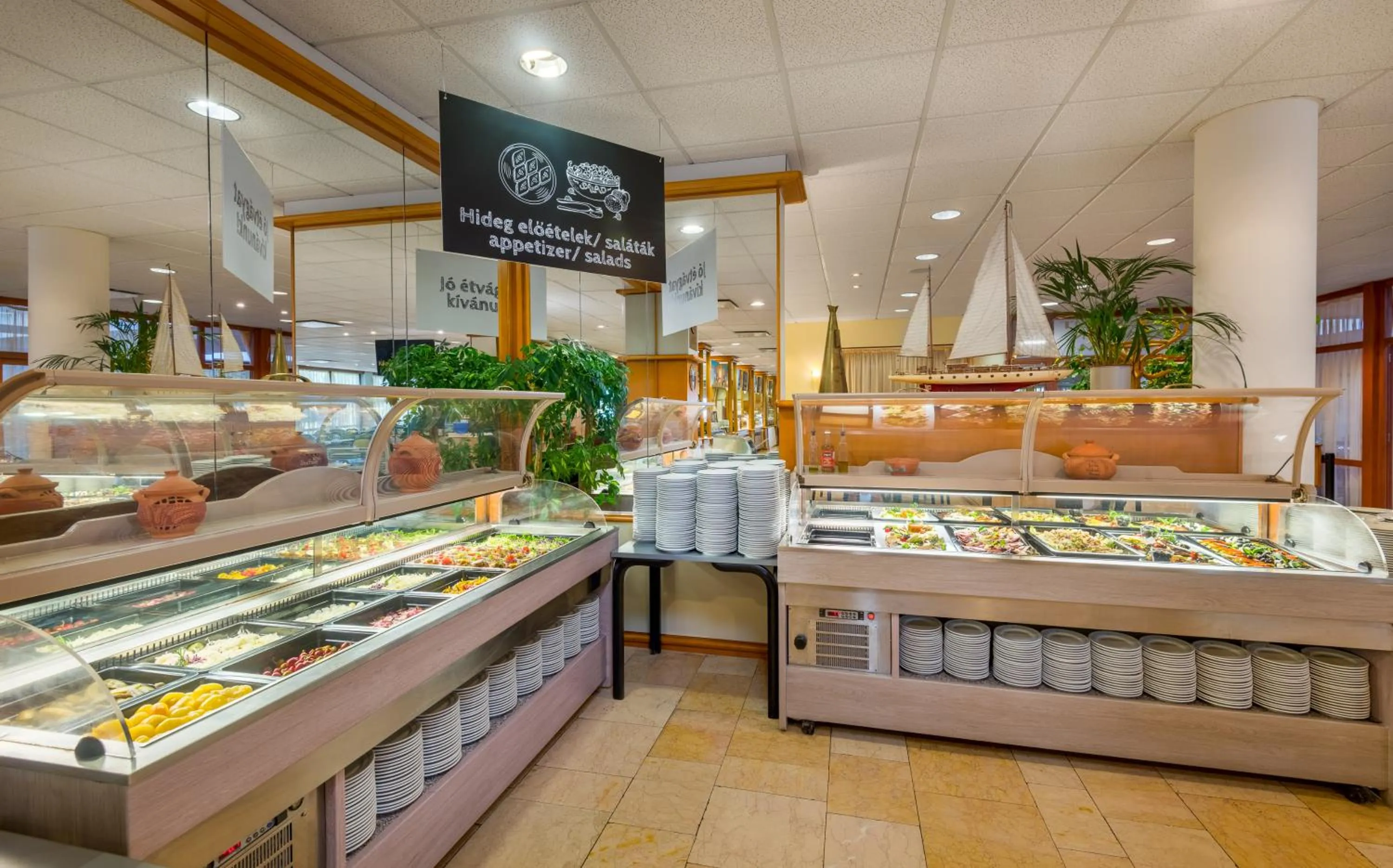 Restaurant/places to eat in Hotel Club Tihany