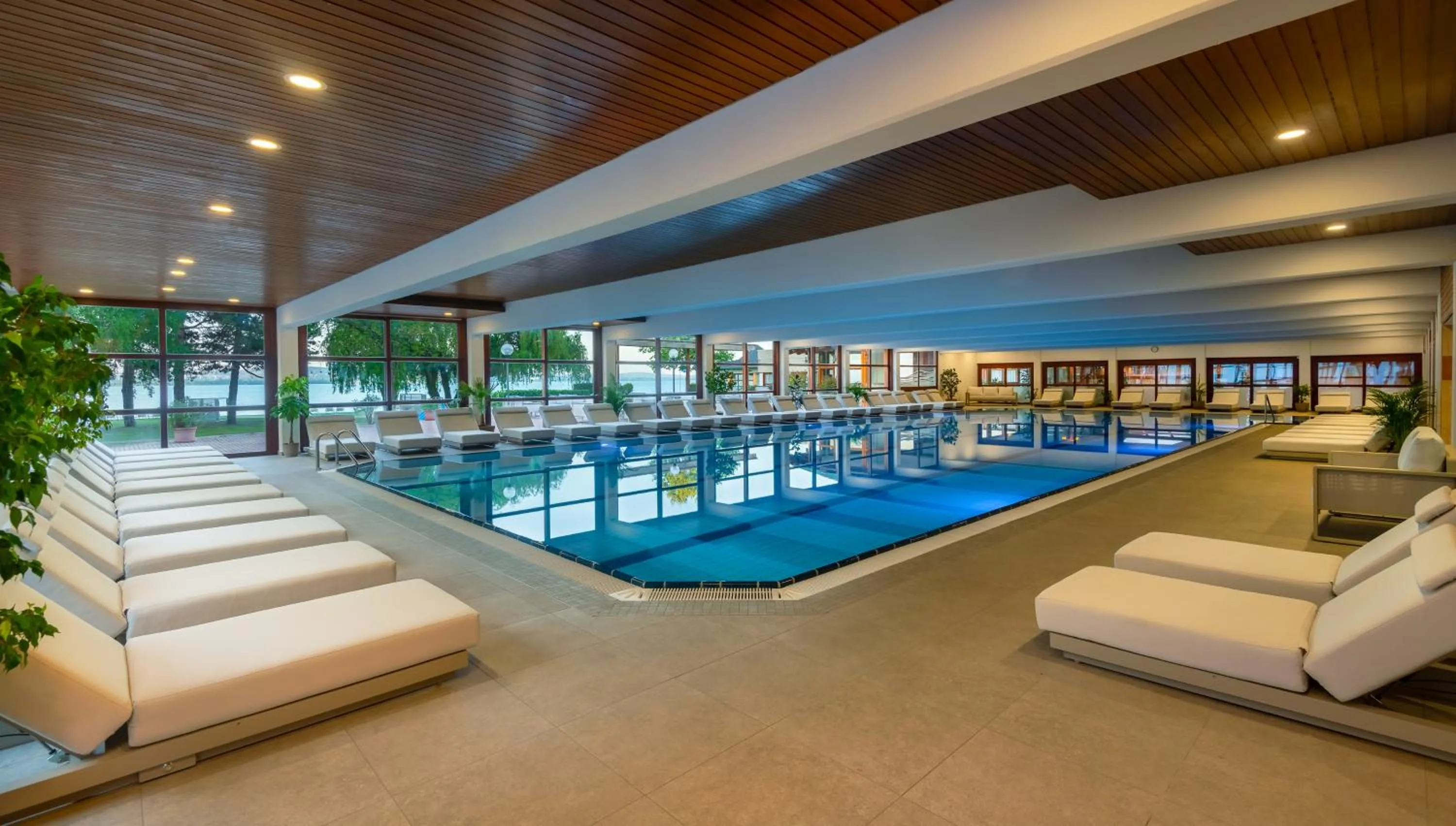 Swimming pool in Hotel Club Tihany