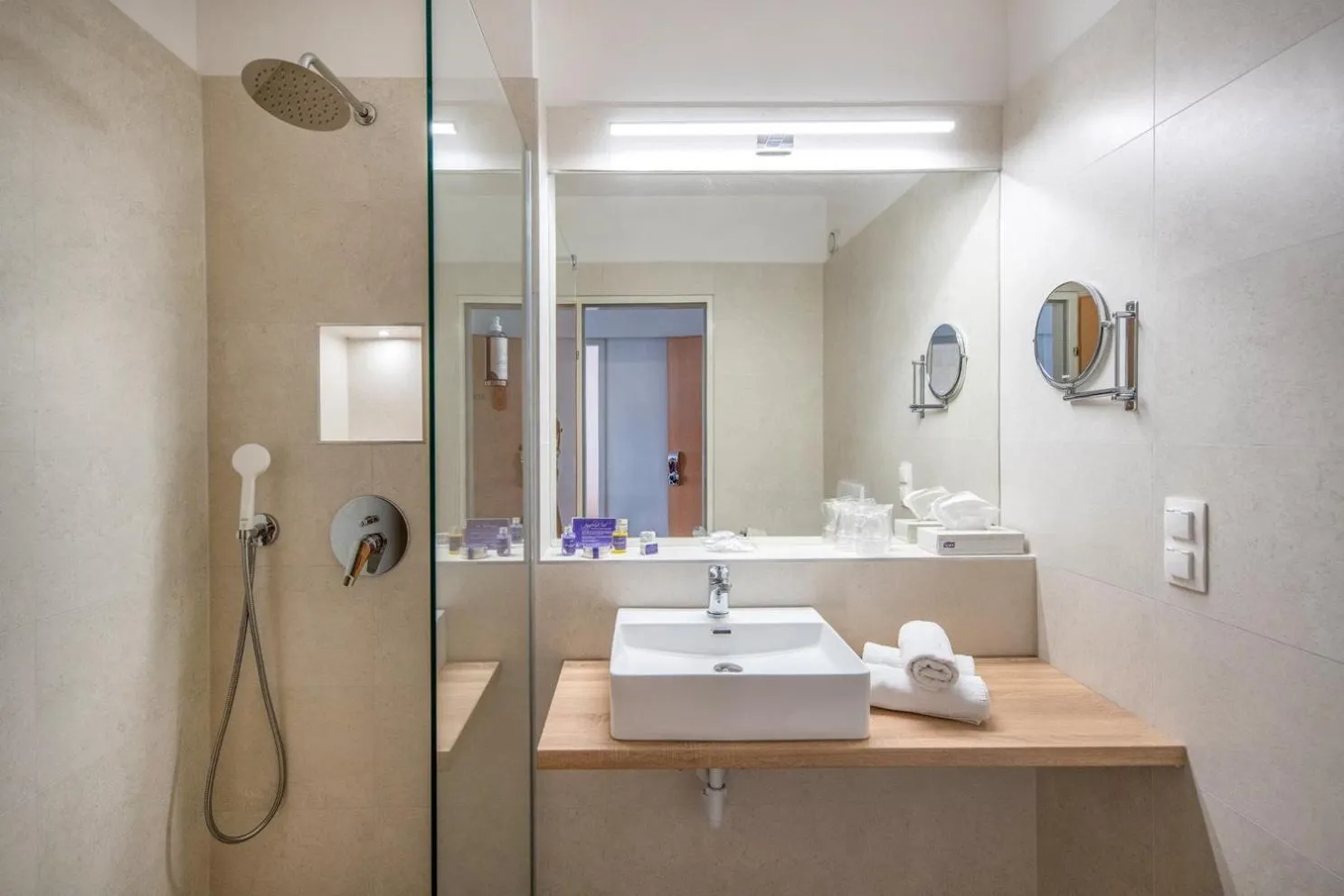 Shower in Hotel Club Tihany