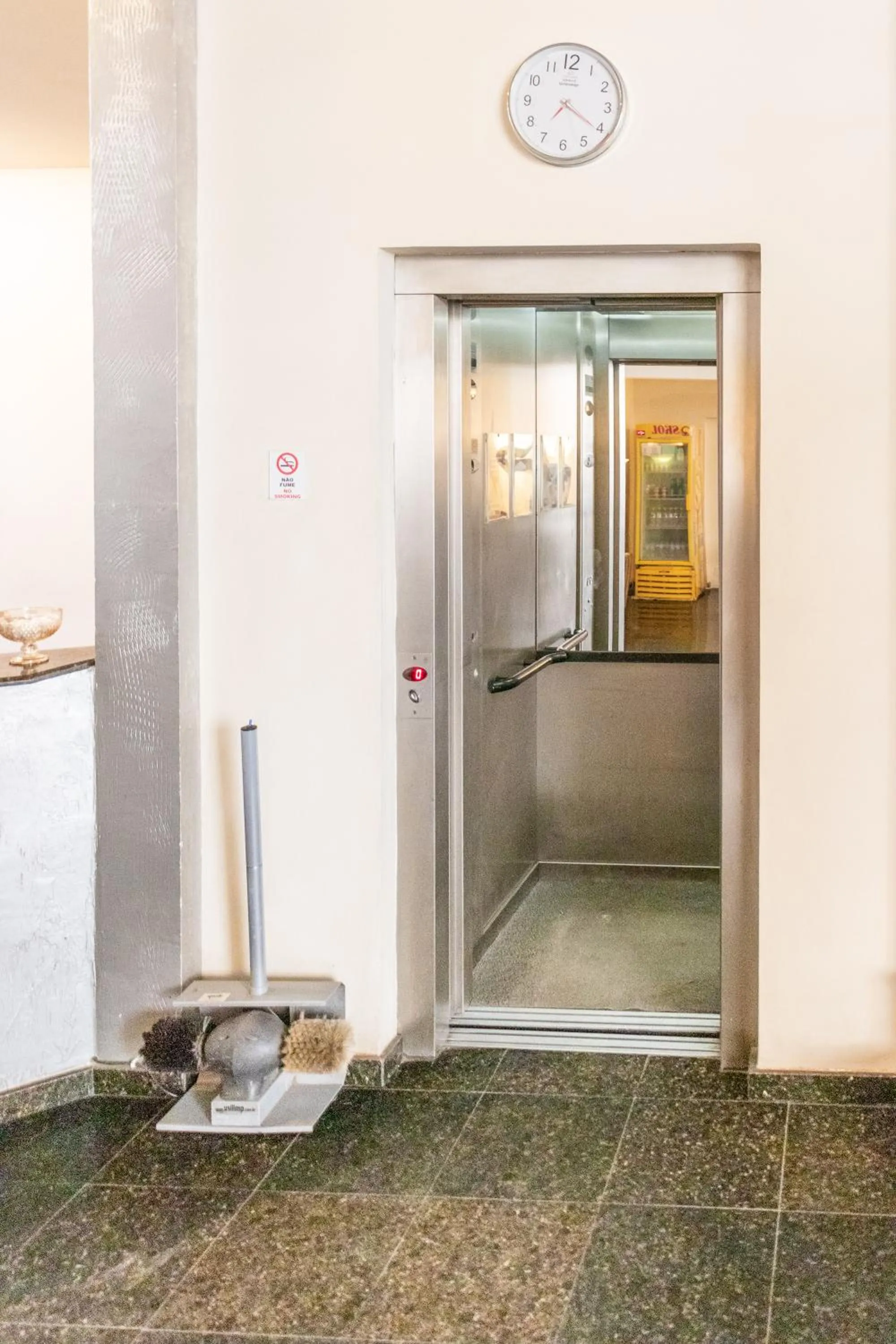 elevator in Dexter Hotel - Volta Redonda