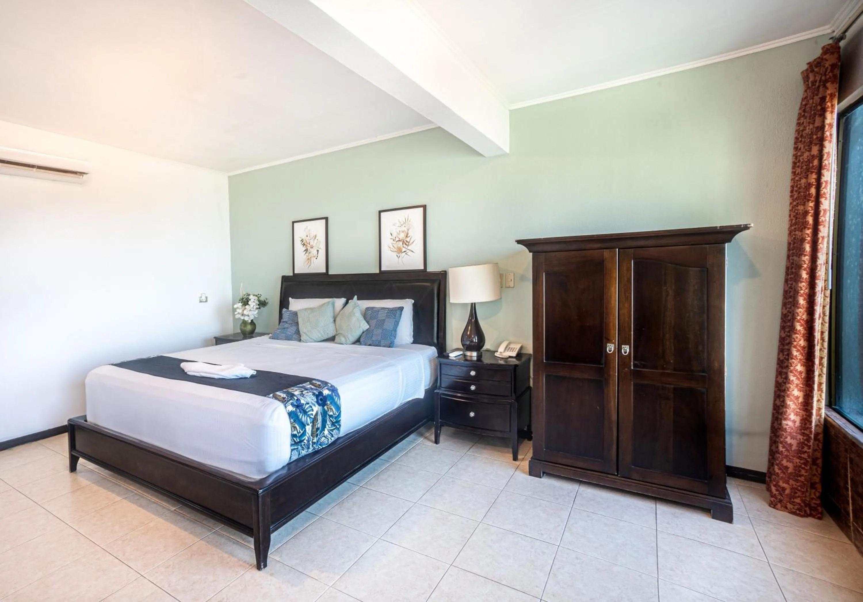 Photo of the whole room, Bed in Paradise Jaco Beach Front