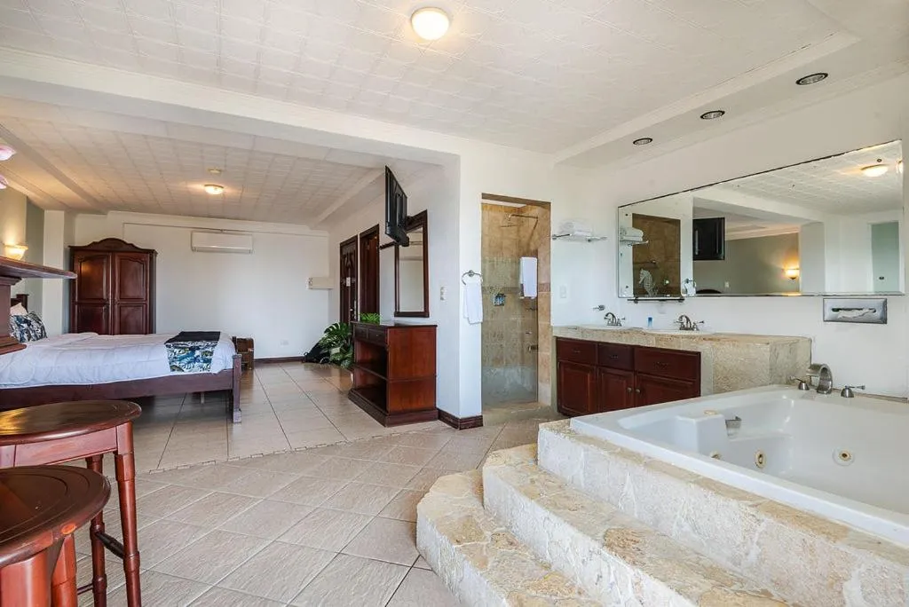 Paradise Jaco Beach Front