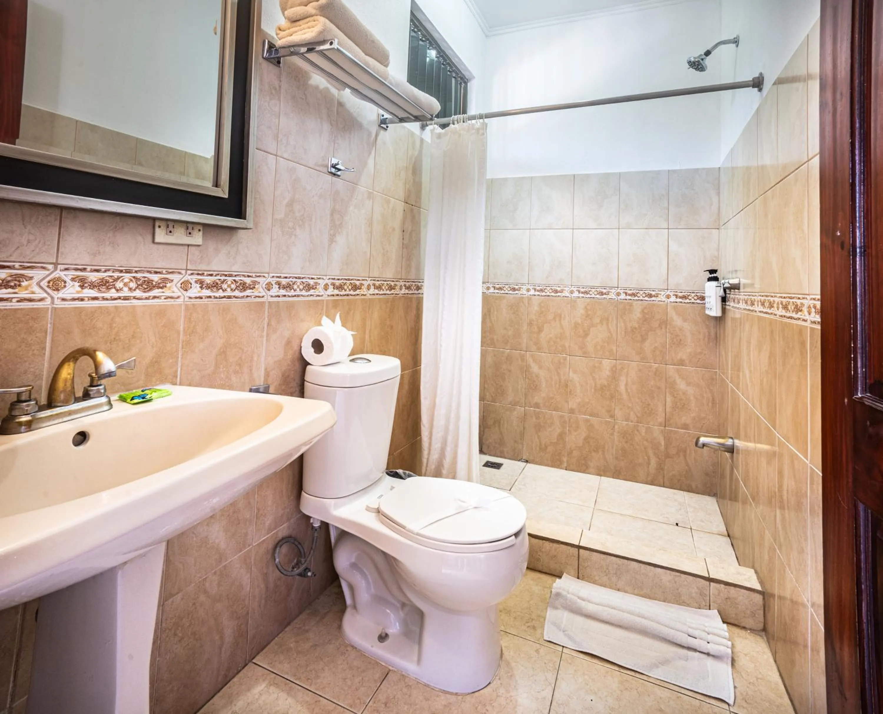 Bath in Paradise Jaco Beach Front