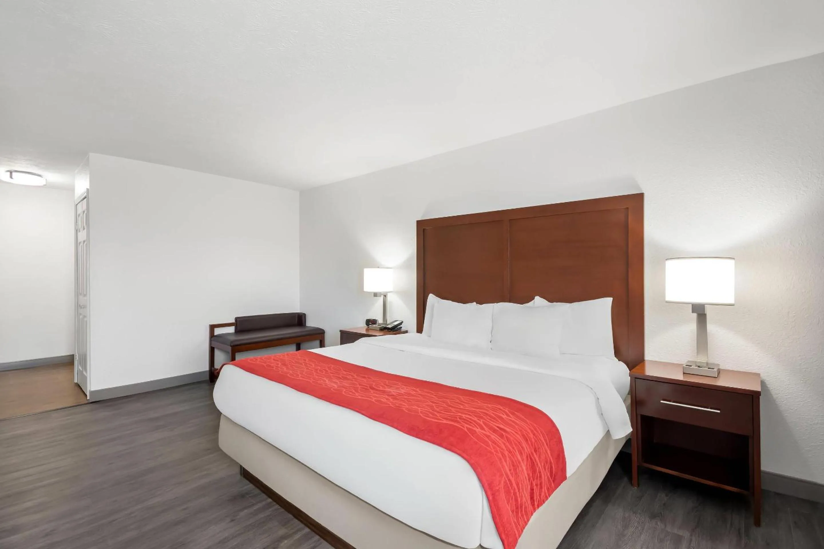 Bedroom, Bed in Comfort Inn & Suites Cincinnati Eastgate