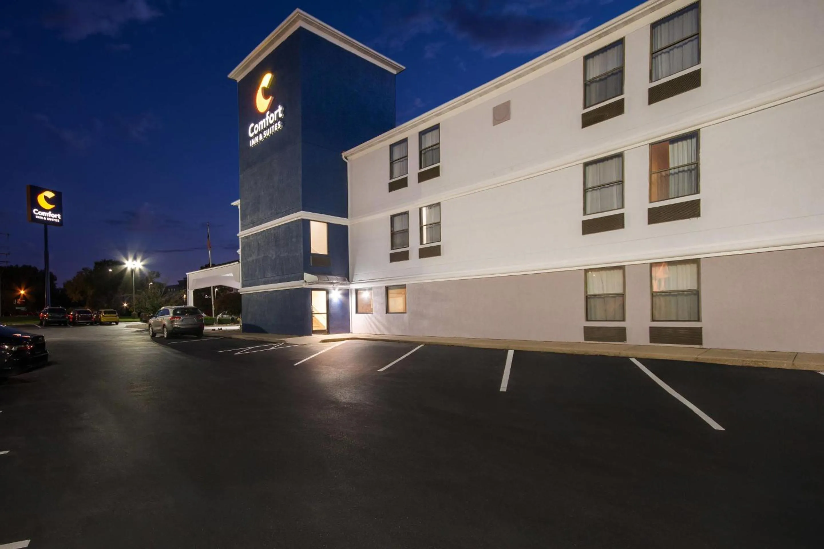Property building in Comfort Inn & Suites Cincinnati Eastgate