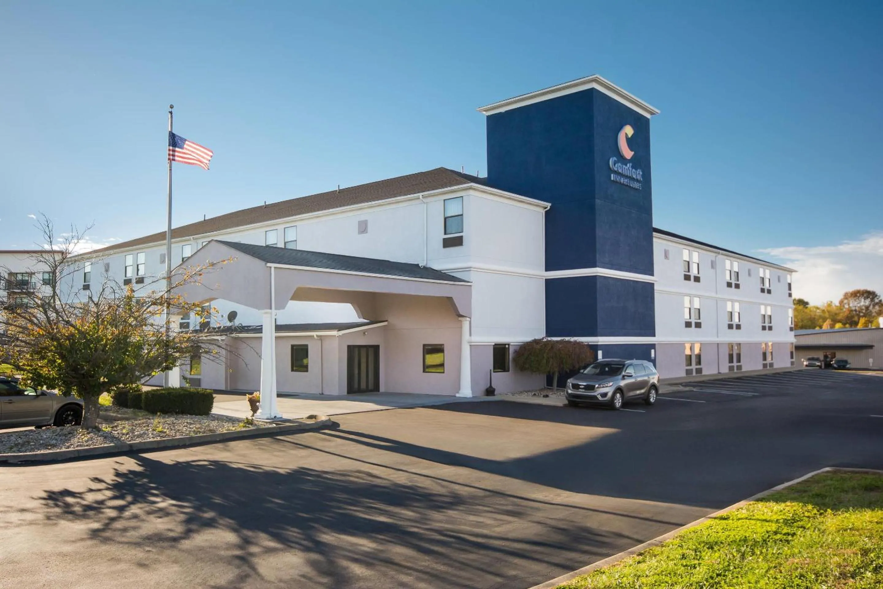 Property building in Comfort Inn & Suites Cincinnati Eastgate