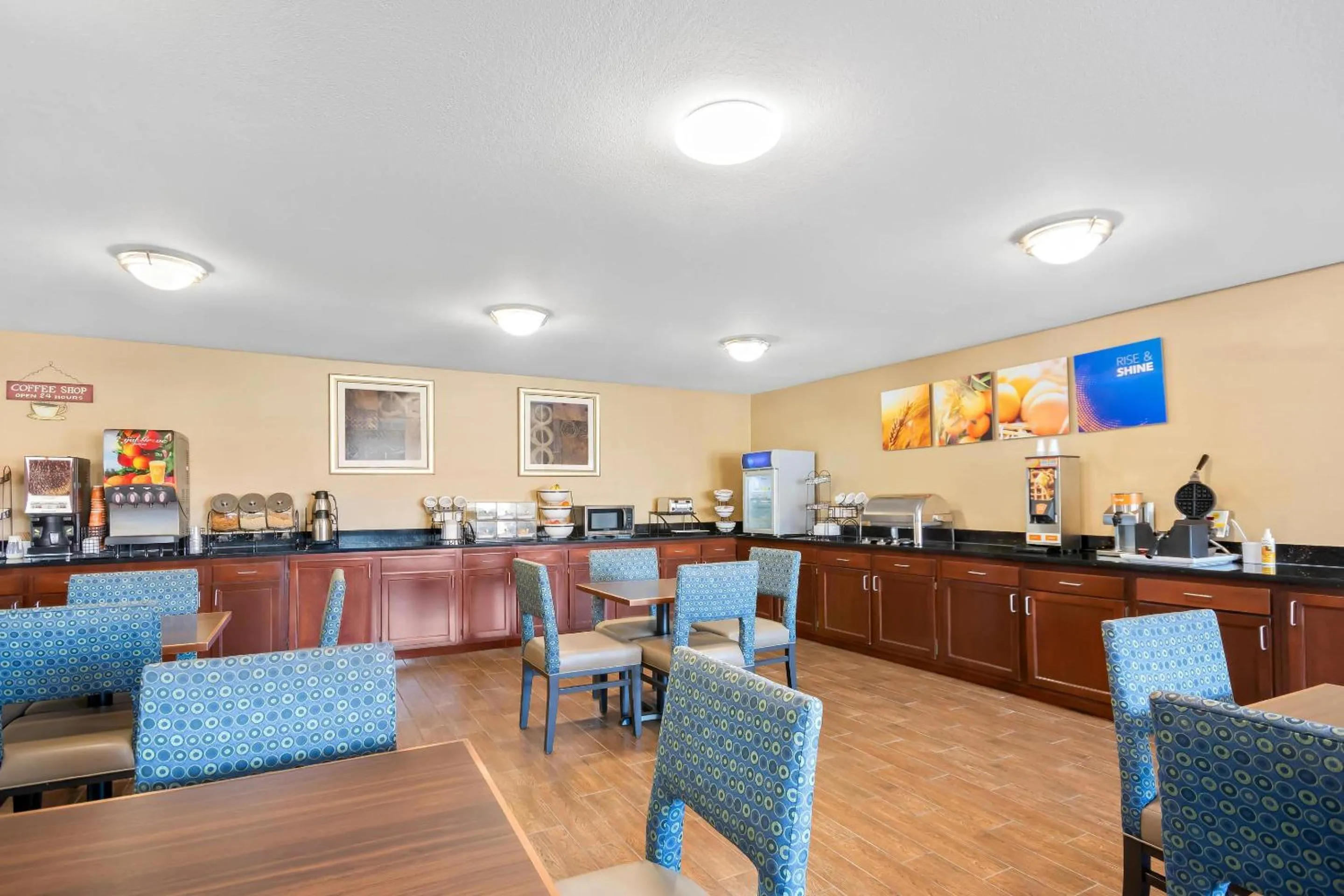 Breakfast in Comfort Inn & Suites Cincinnati Eastgate