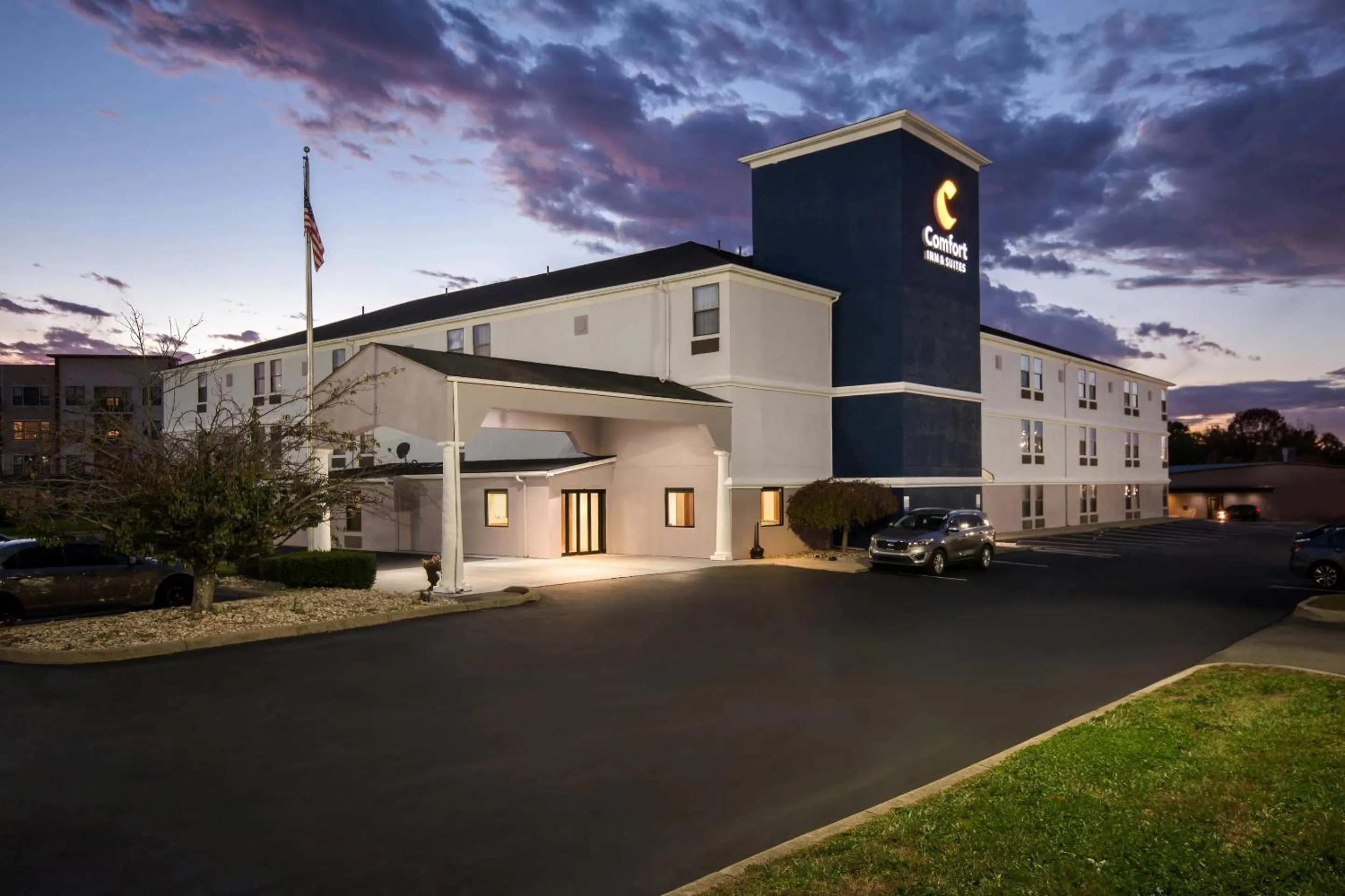 Property building in Comfort Inn & Suites Cincinnati Eastgate