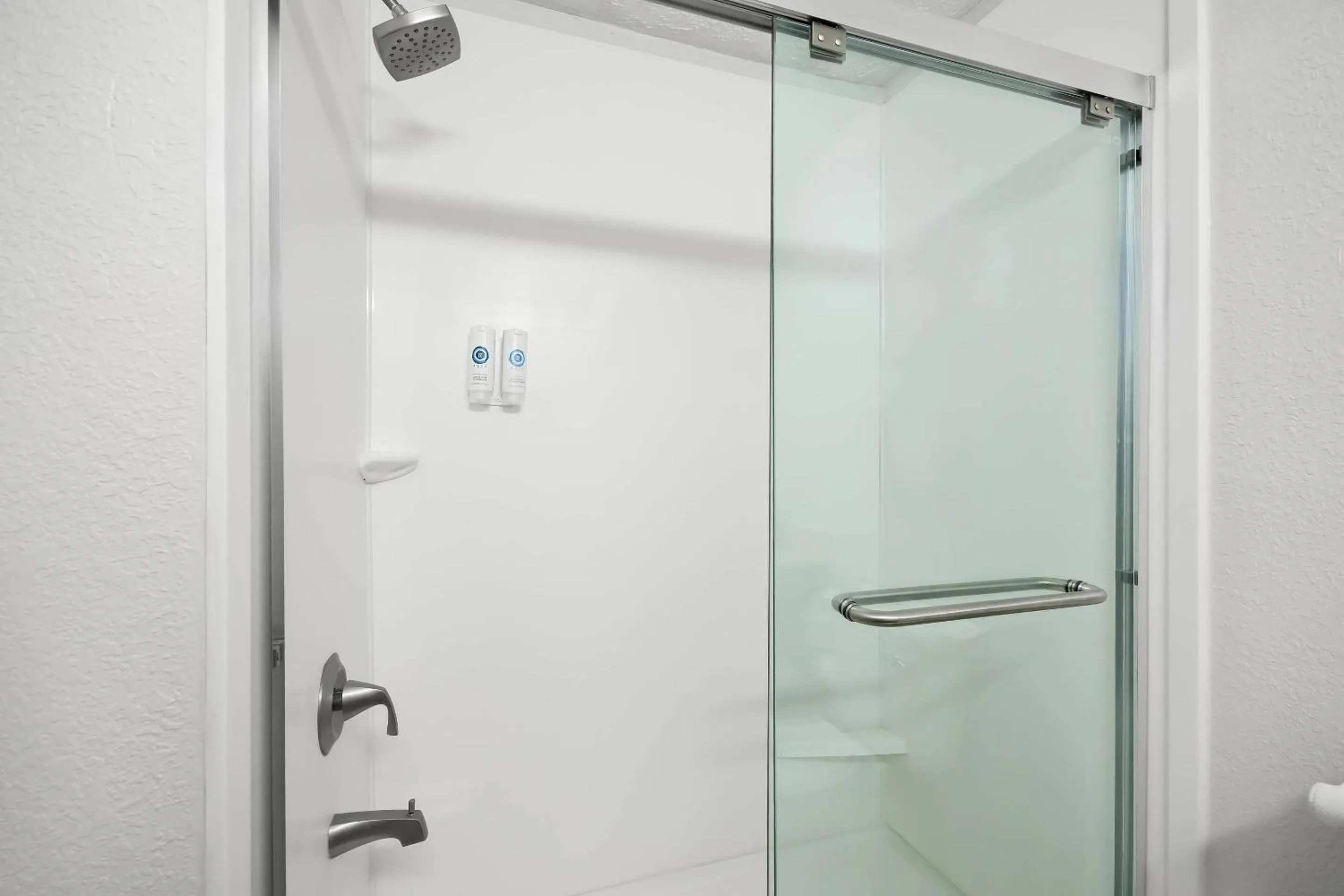 Bedroom in Comfort Inn & Suites Cincinnati Eastgate