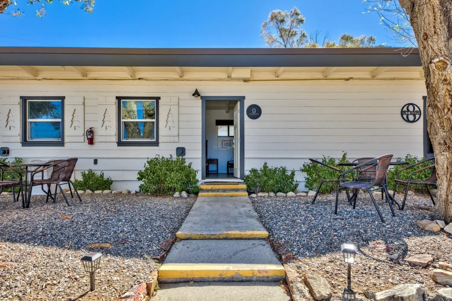 Superior King Room in The Historic West Walker Motel Superior King Room in The Historic West Walker Motel