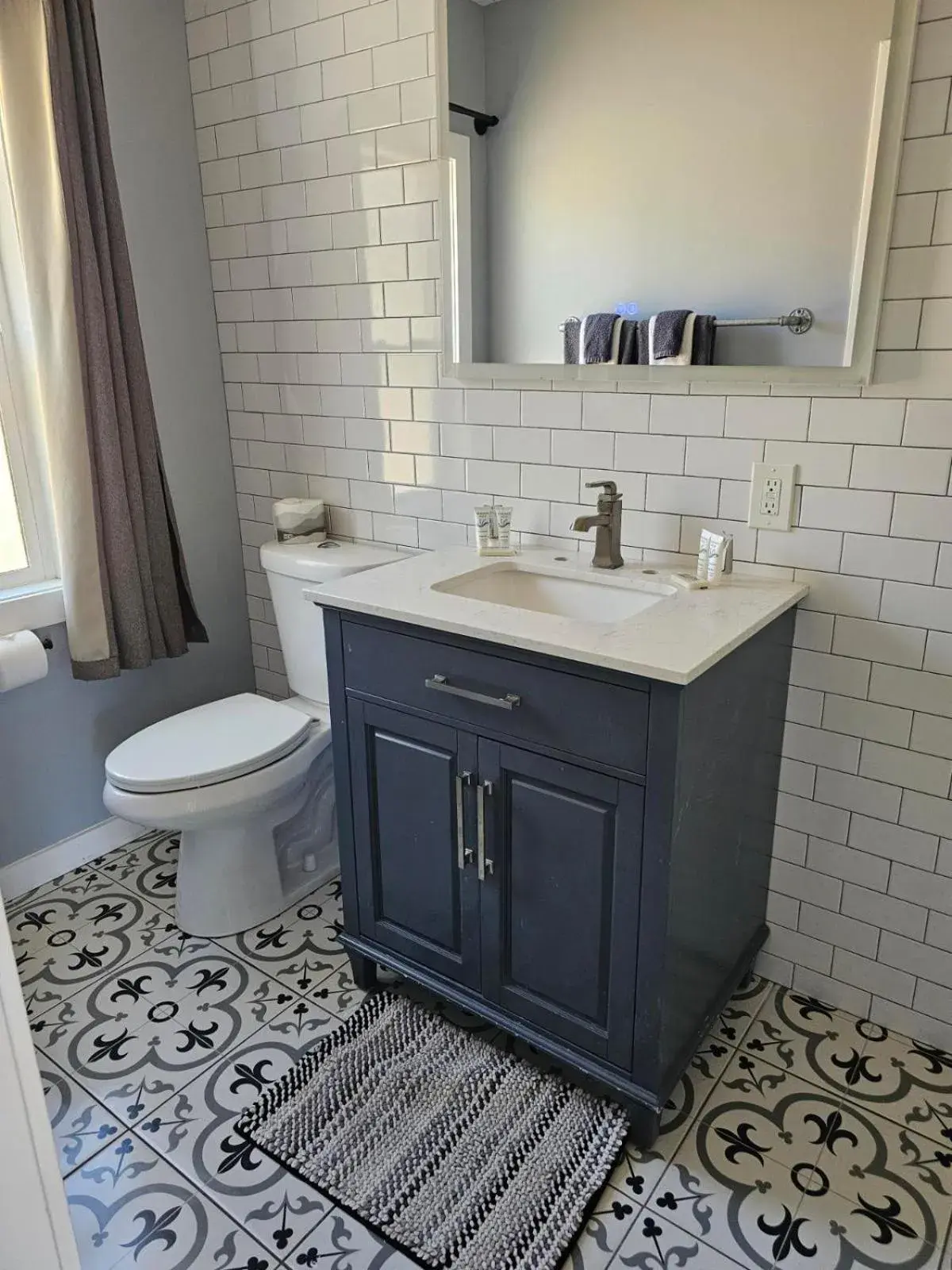 Standard King Room in The Historic West Walker Motel Standard King Room in The Historic West Walker Motel