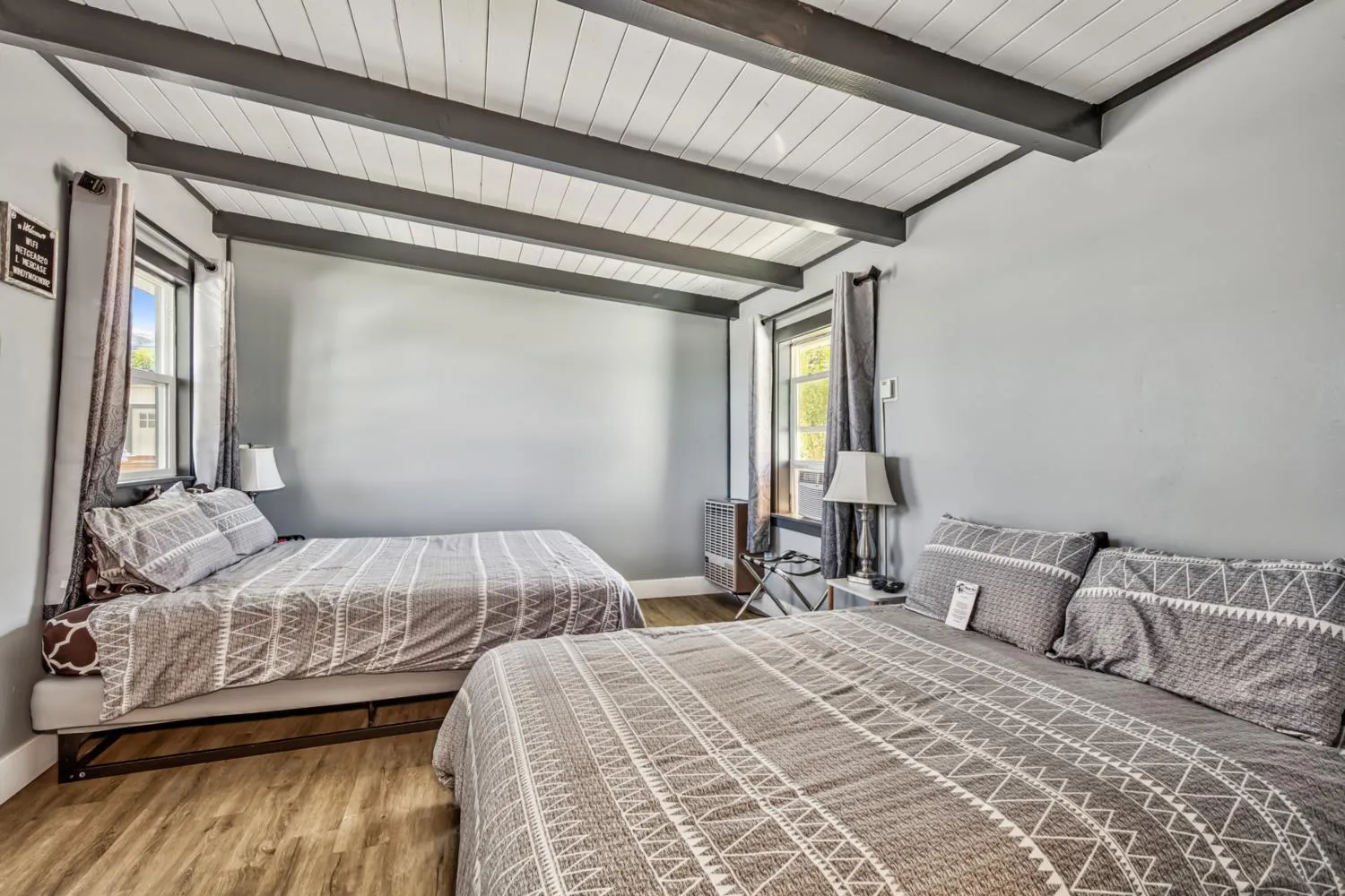 Bed in The Historic West Walker Motel