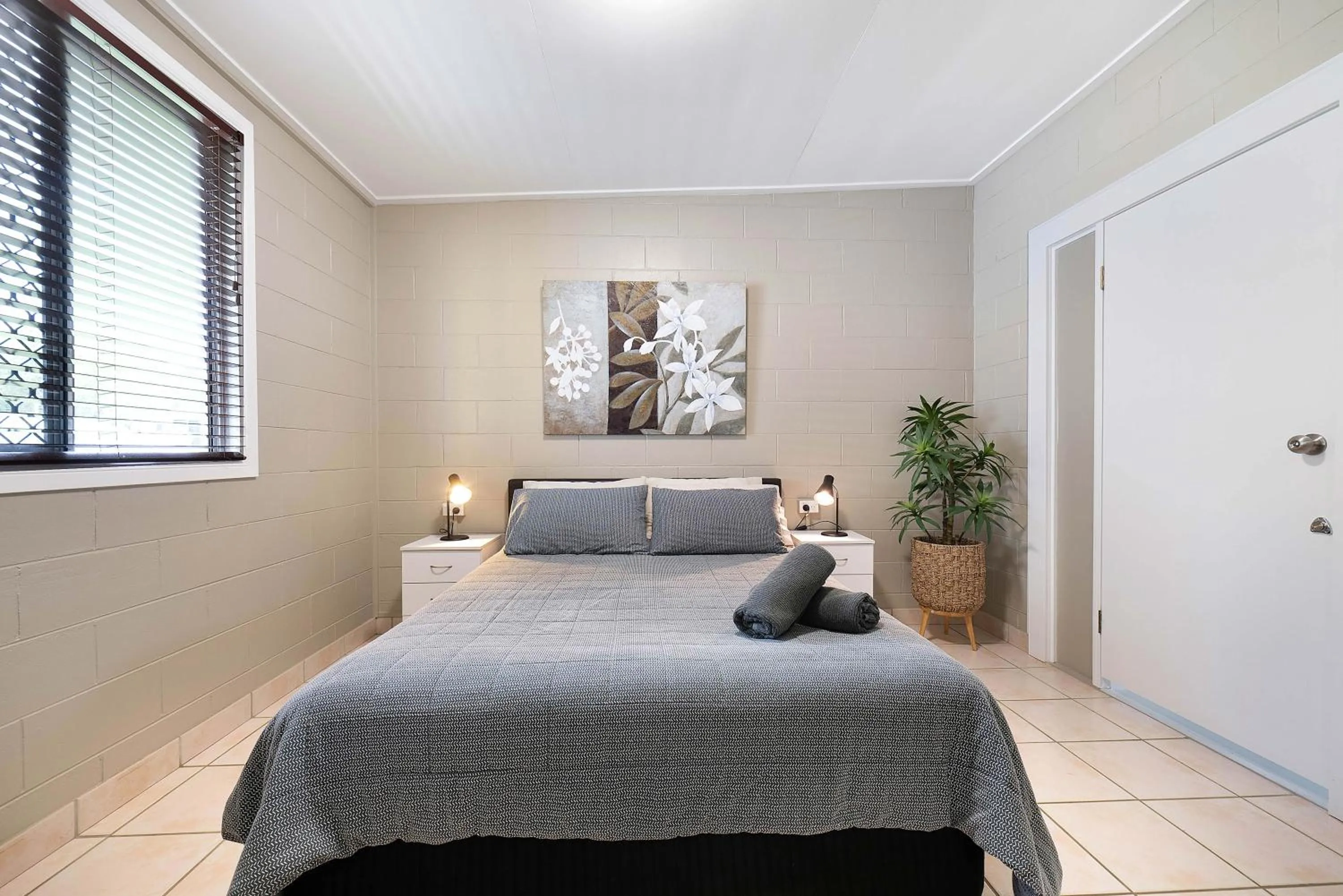 Seaforth Holiday Units