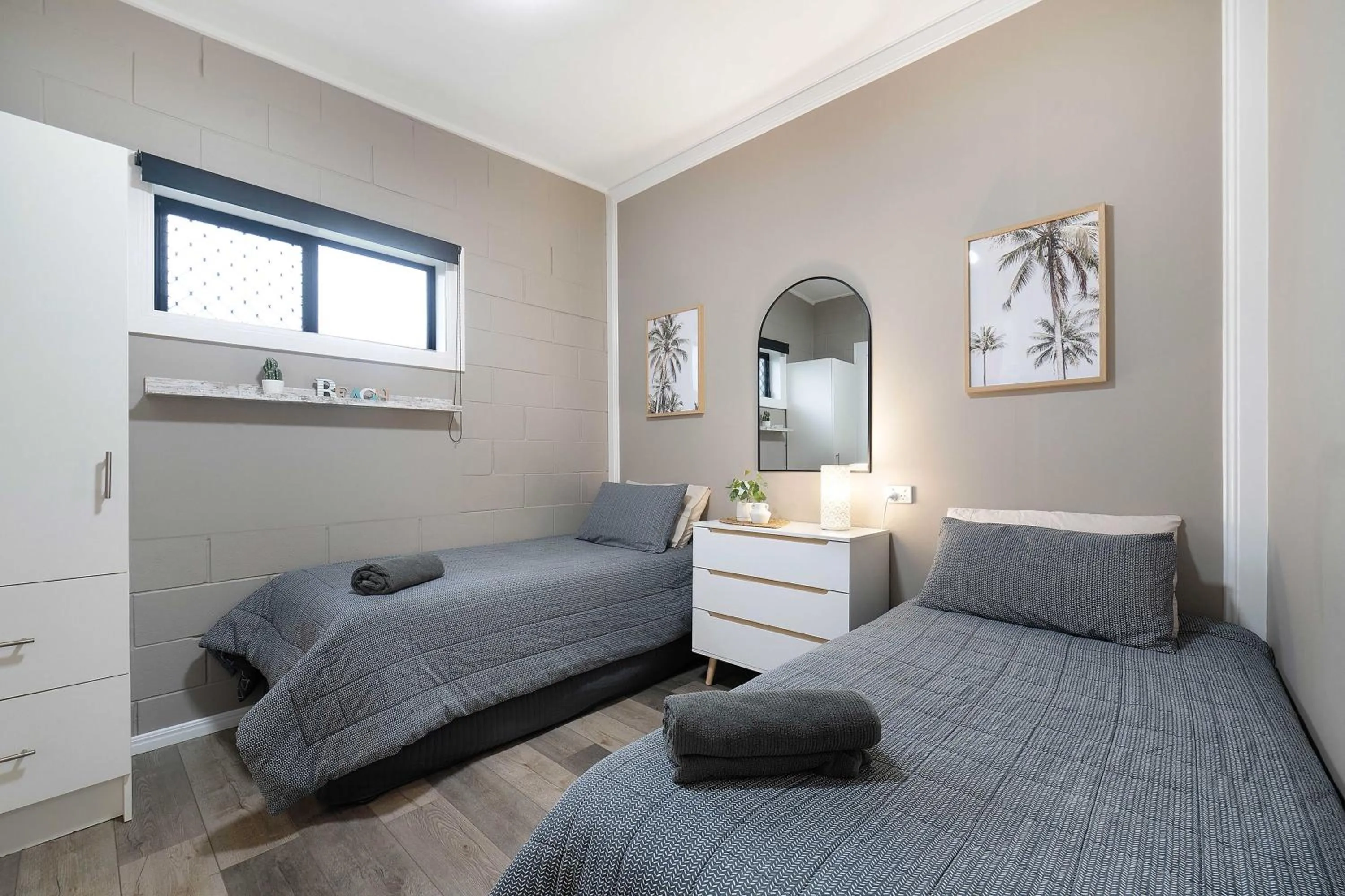 Seaforth Holiday Units