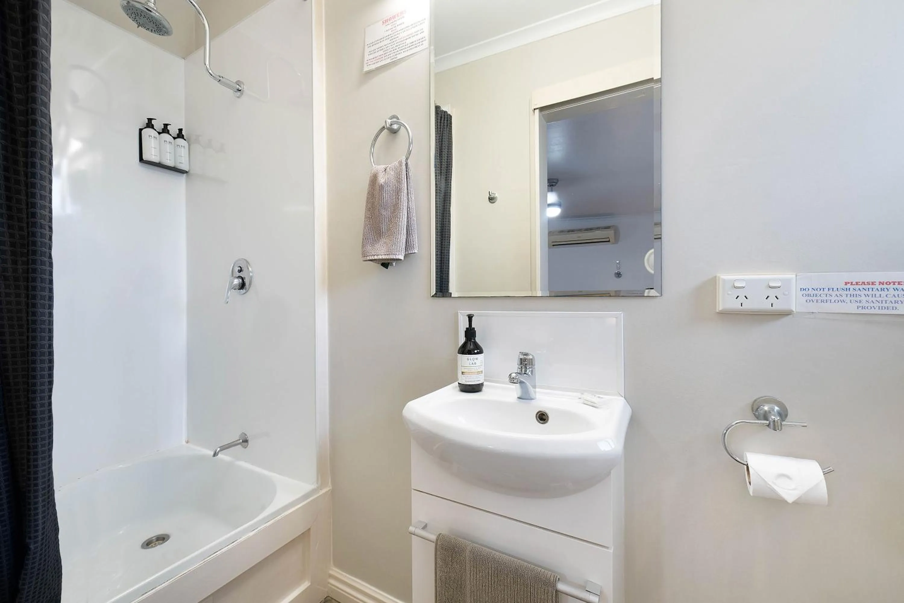 Seaforth Holiday Units