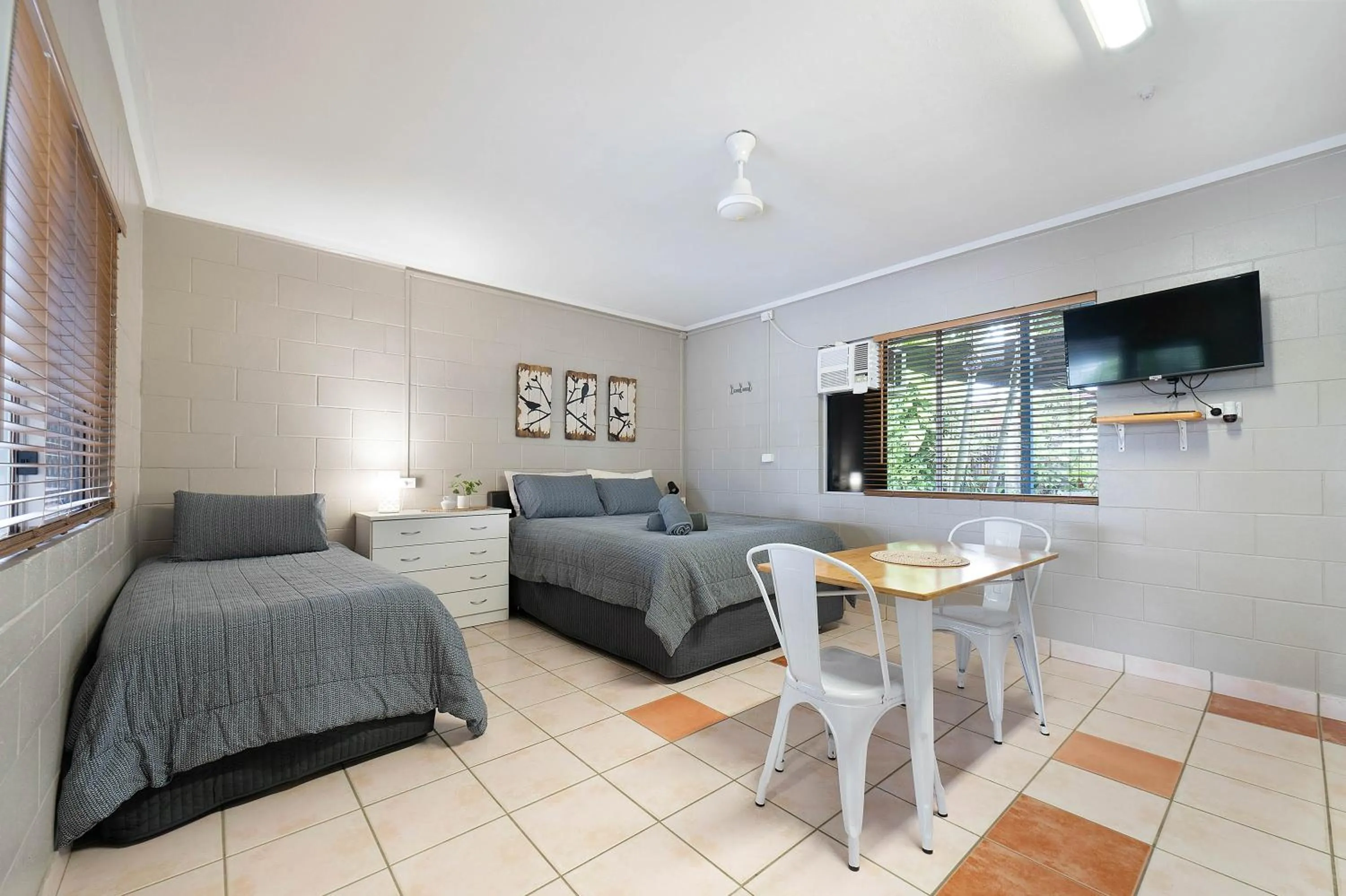 Seaforth Holiday Units