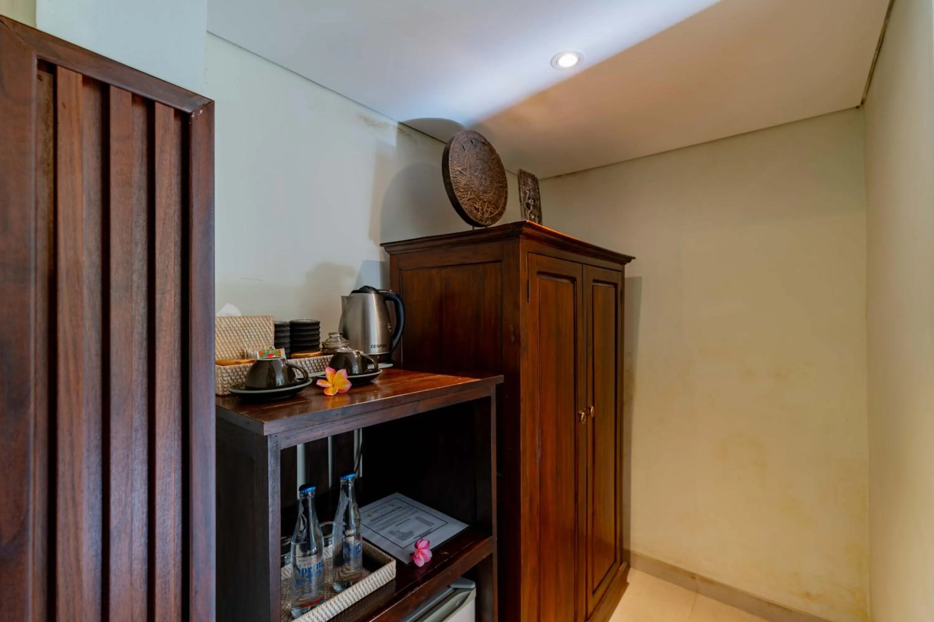 Coffee/tea facilities in Sama's Cottages and Villas