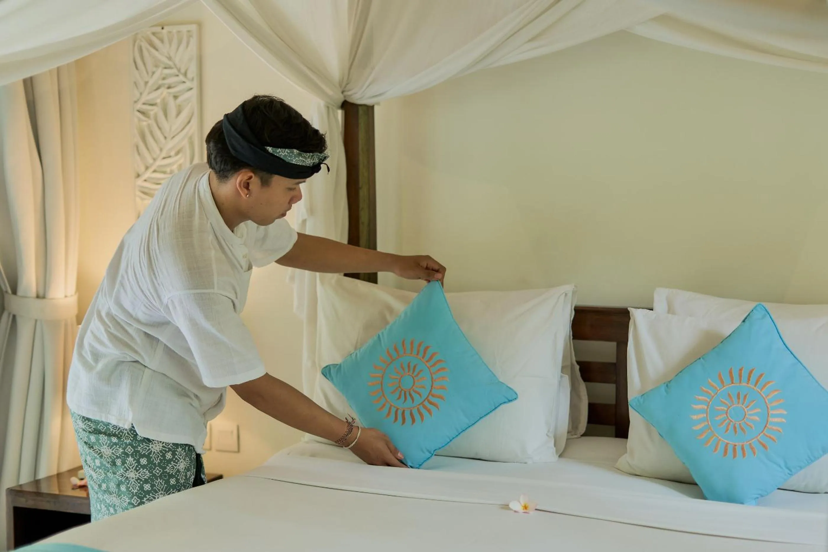 Bed in Sama's Cottages and Villas