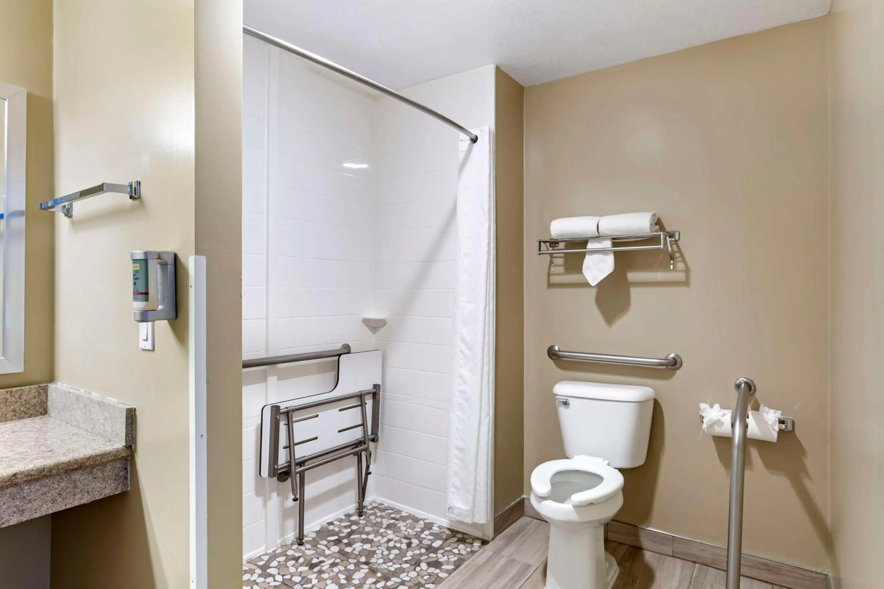 Bathroom in Best Western China Lake Inn