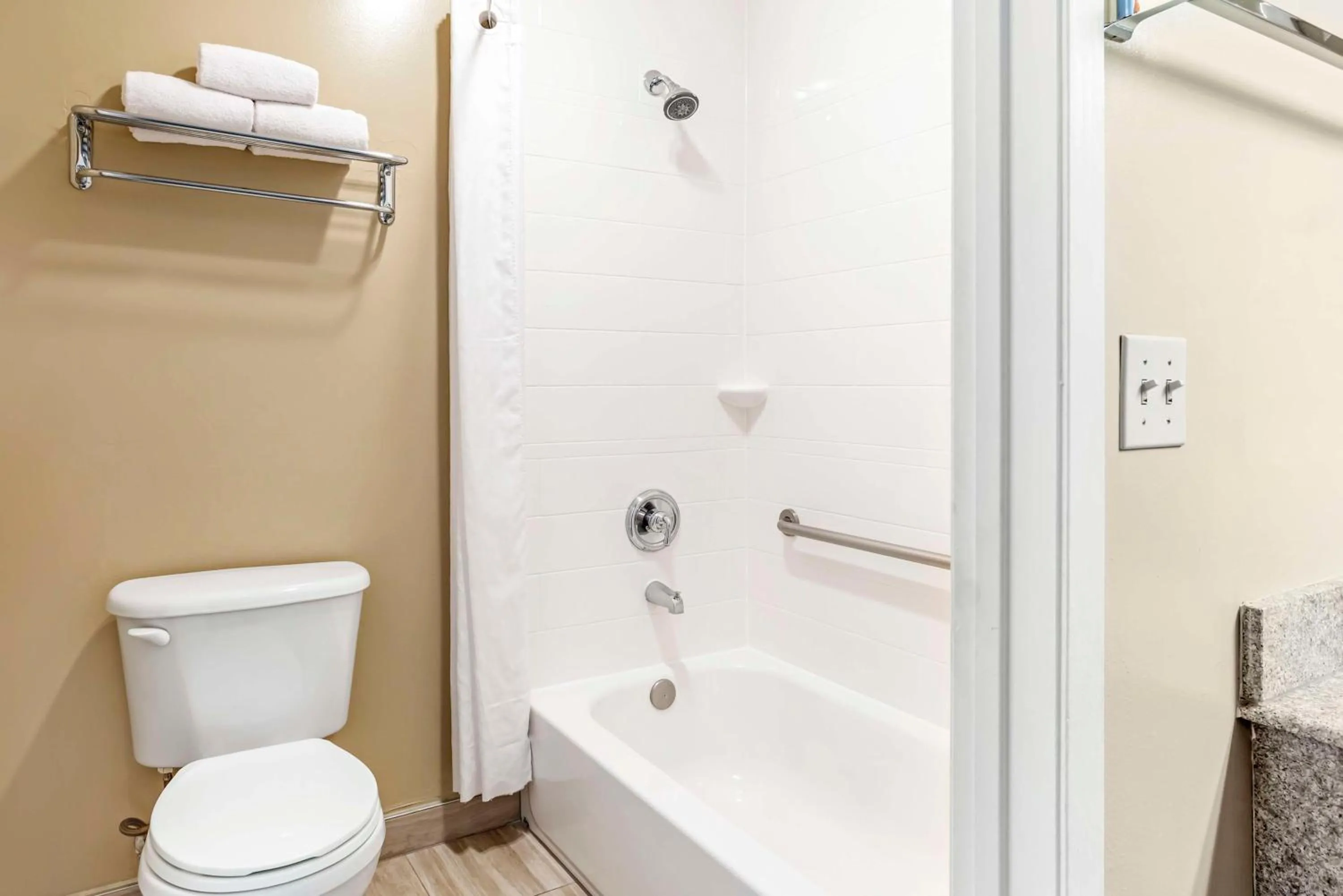 Bathroom in Best Western China Lake Inn