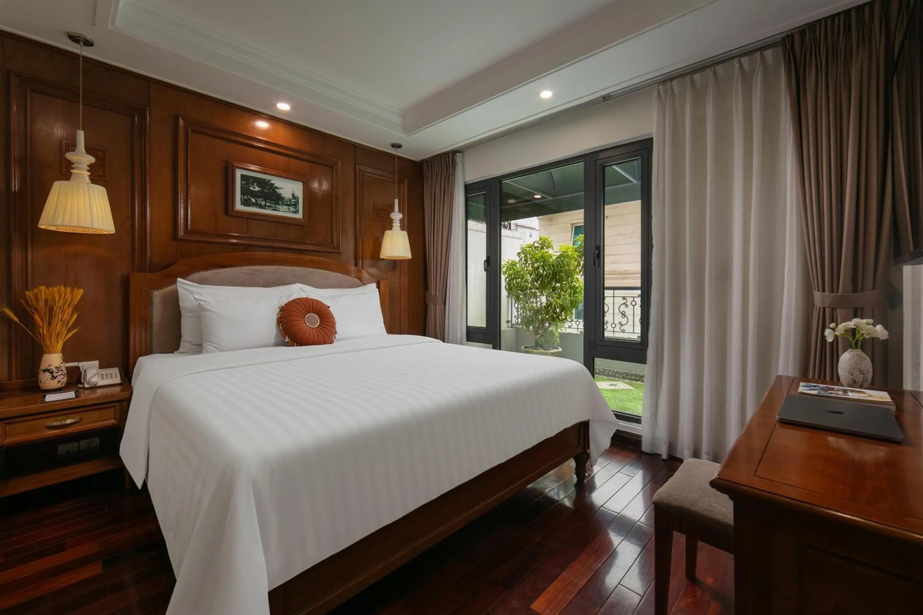 Bedroom, Bed in Hanoi Pearl Hotel