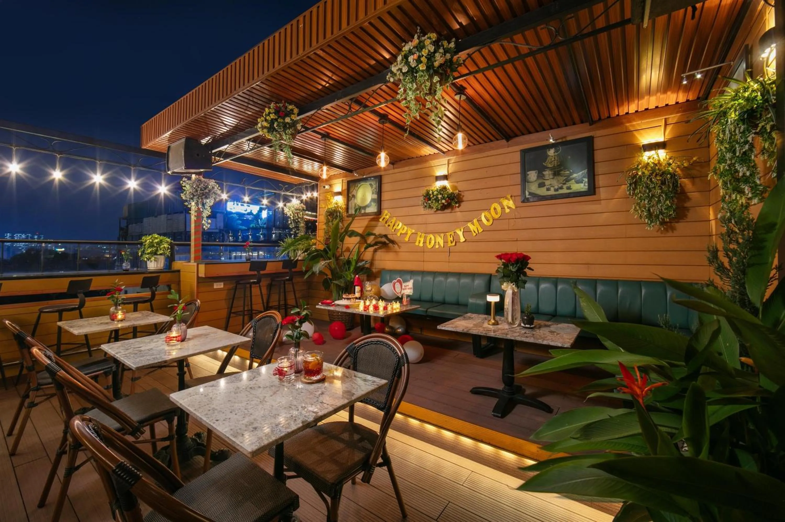 Lounge or bar in Hanoi Pearl Hotel