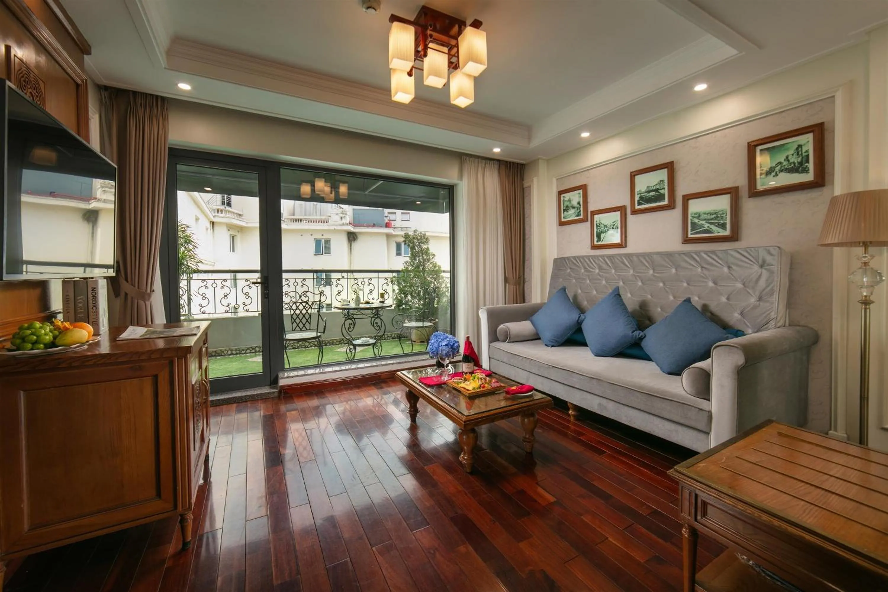 Living room in Hanoi Pearl Hotel