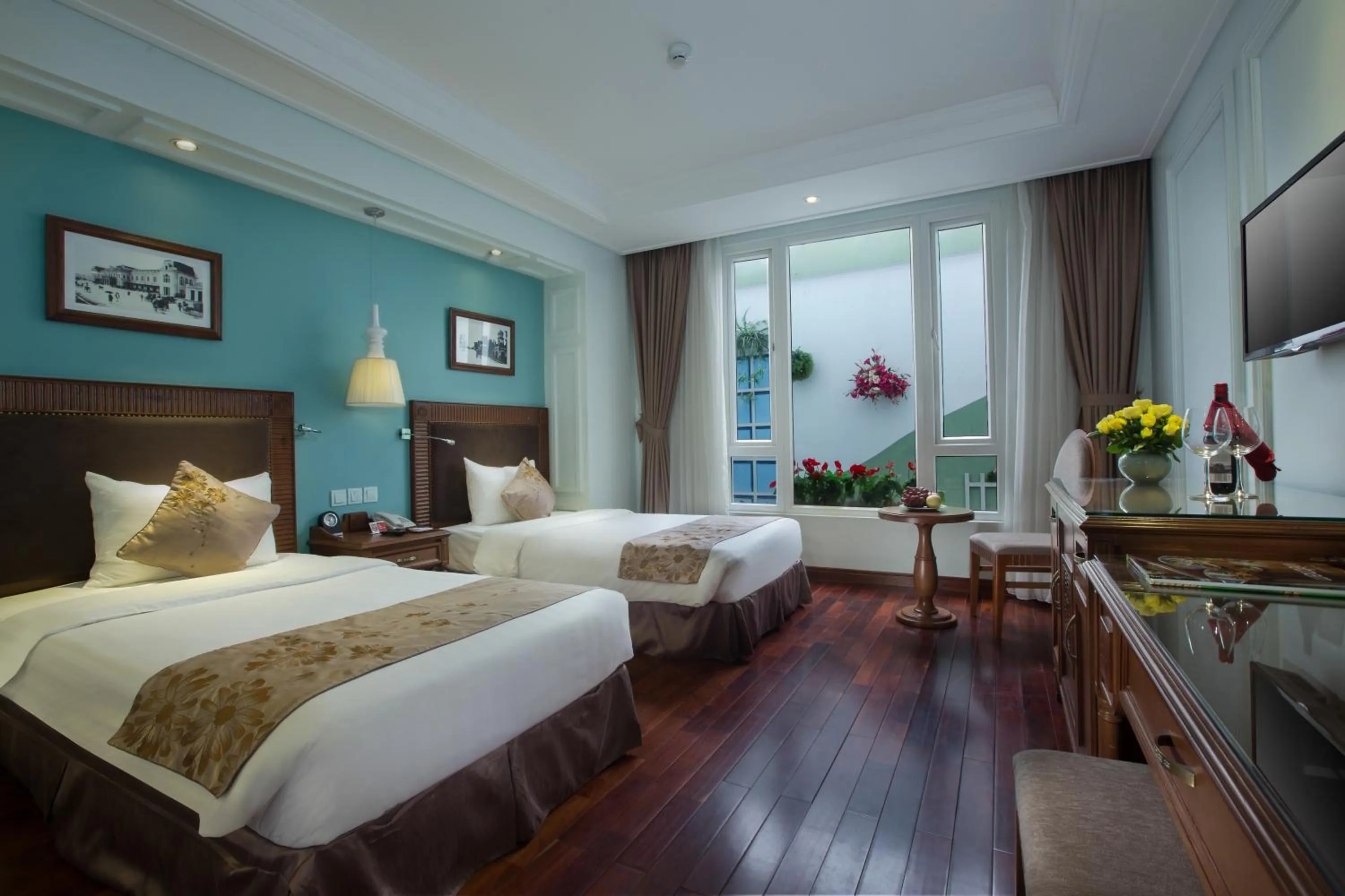 Photo of the whole room, Bed in Hanoi Pearl Hotel