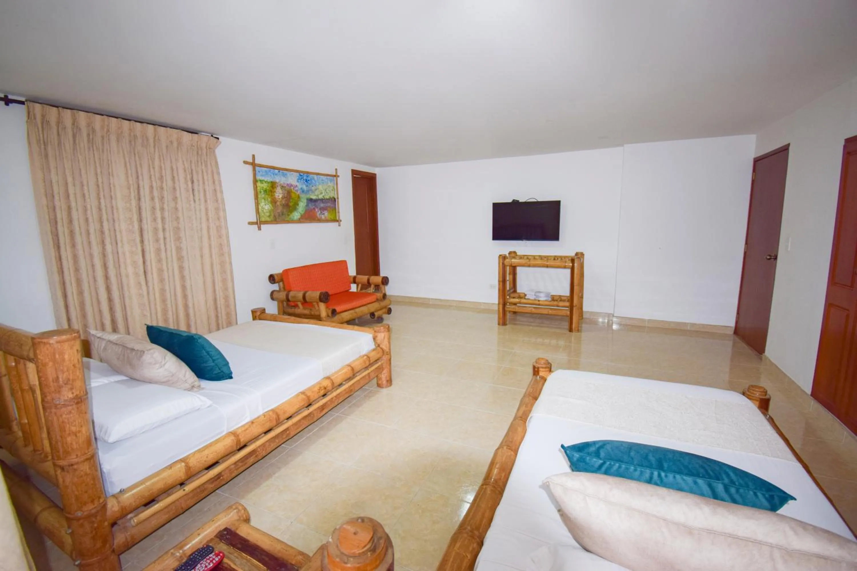 Bed in Hotel Toledo Plaza