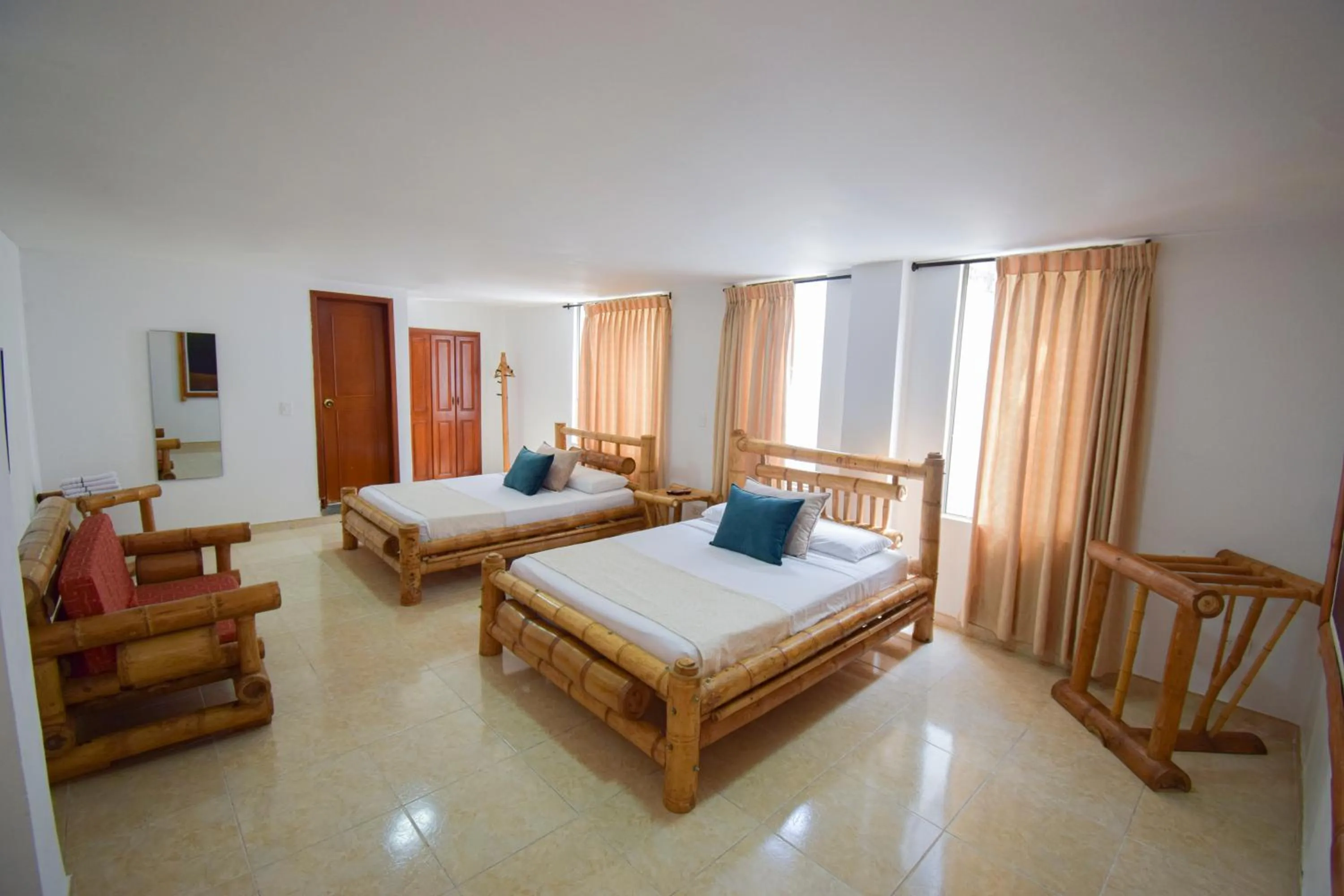 Bed in Hotel Toledo Plaza