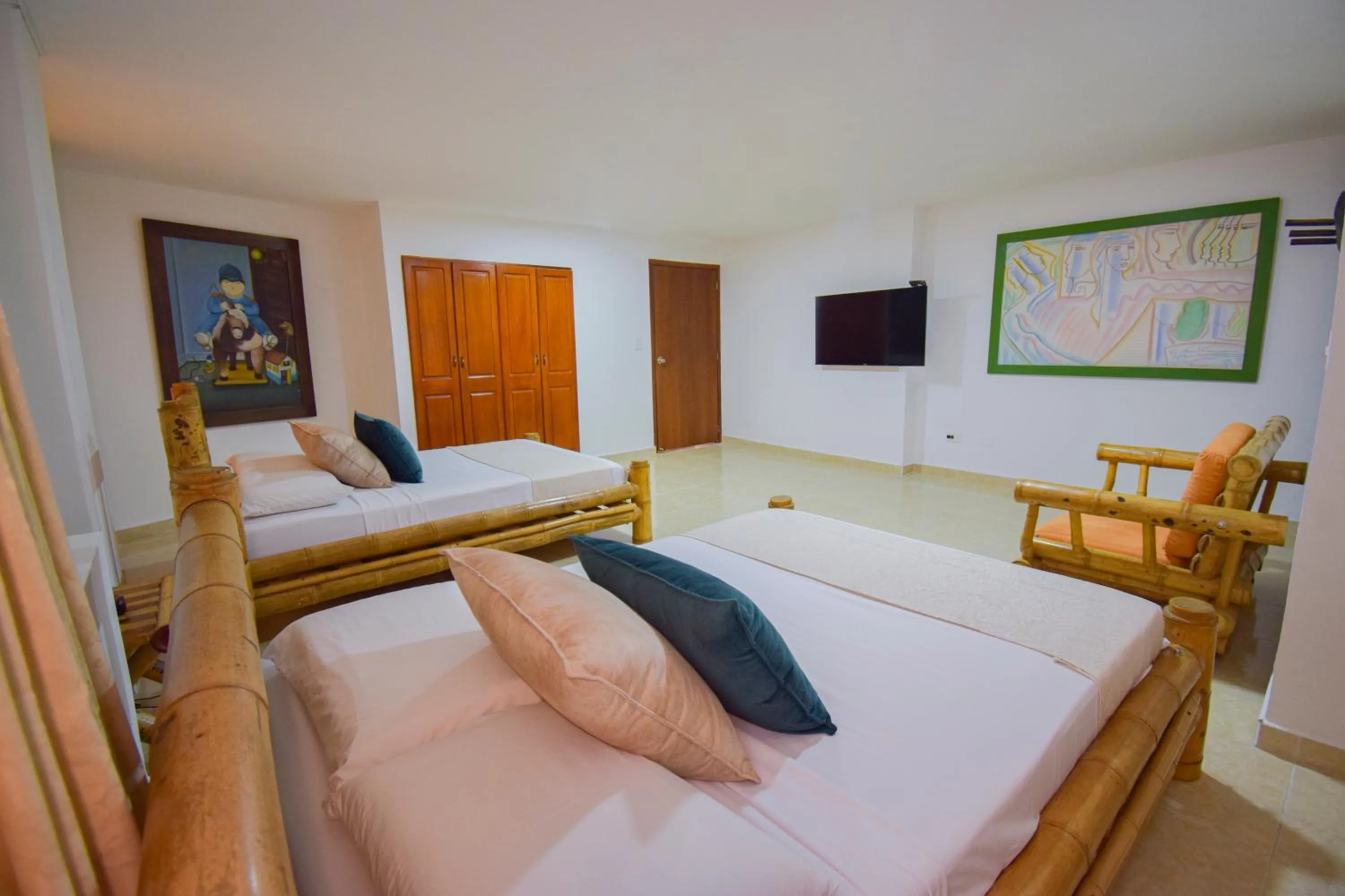 Bed in Hotel Toledo Plaza