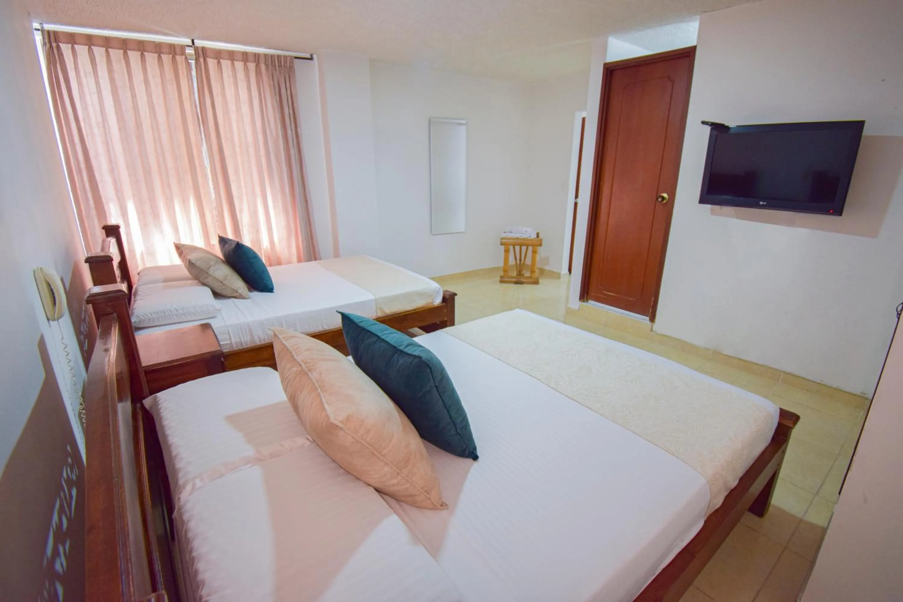 Bed in Hotel Toledo Plaza