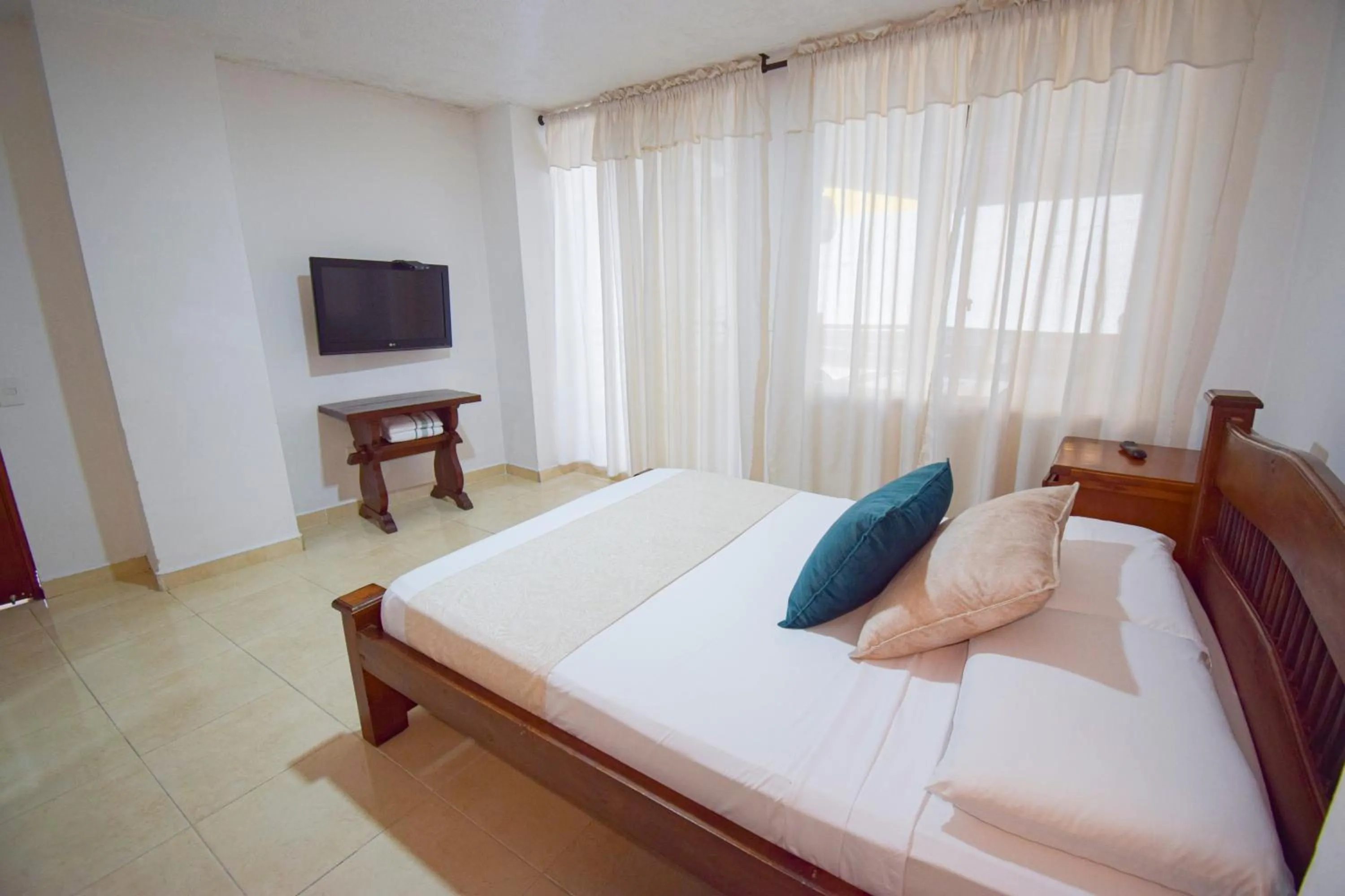 Bed in Hotel Toledo Plaza