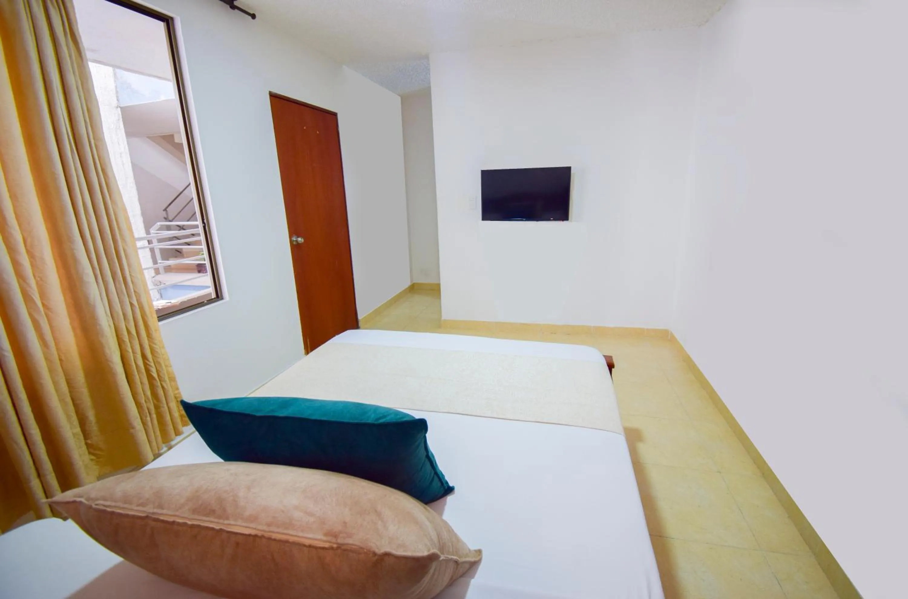 Bed in Hotel Toledo Plaza