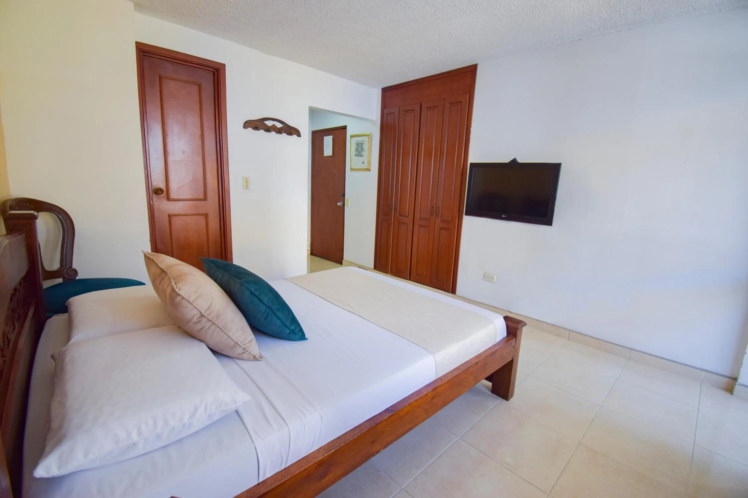 Bed in Hotel Toledo Plaza